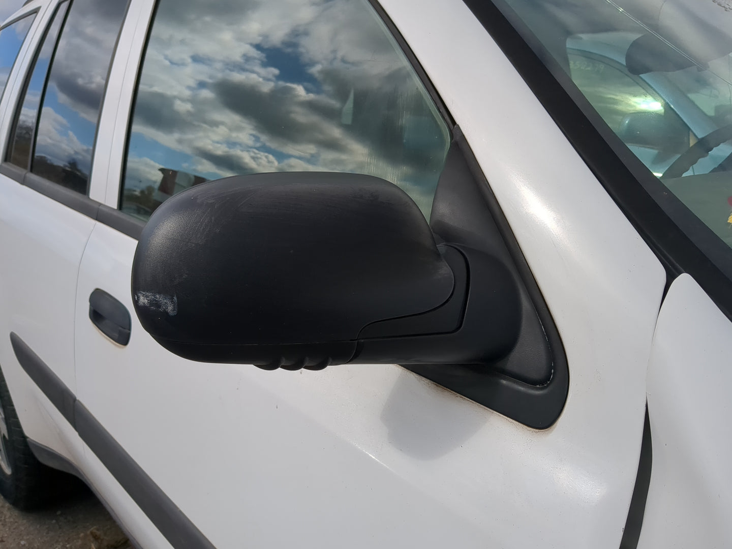 2002-2009 Chevrolet Trailblazer Side Mirror Replacement Passenger Right View Door Mirror Fits OEM Used Auto Parts - Oemuseda