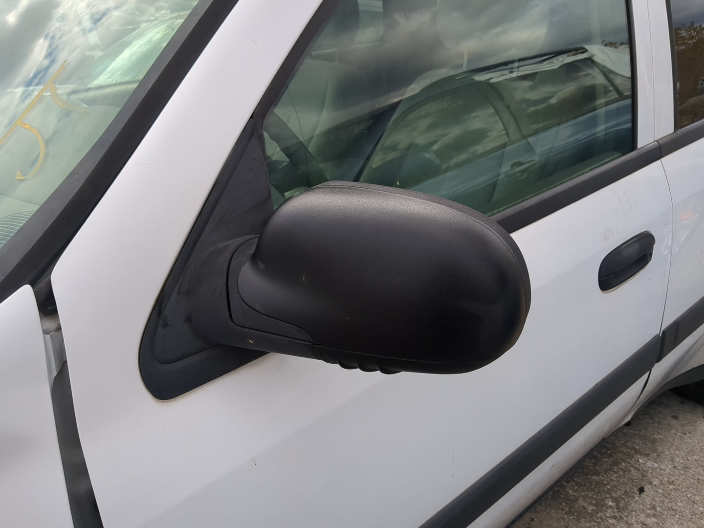 2002-2009 Chevrolet Trailblazer Side Mirror Replacement Driver Left View Door Mirror Fits OEM Used Auto Parts - Oemusedautop