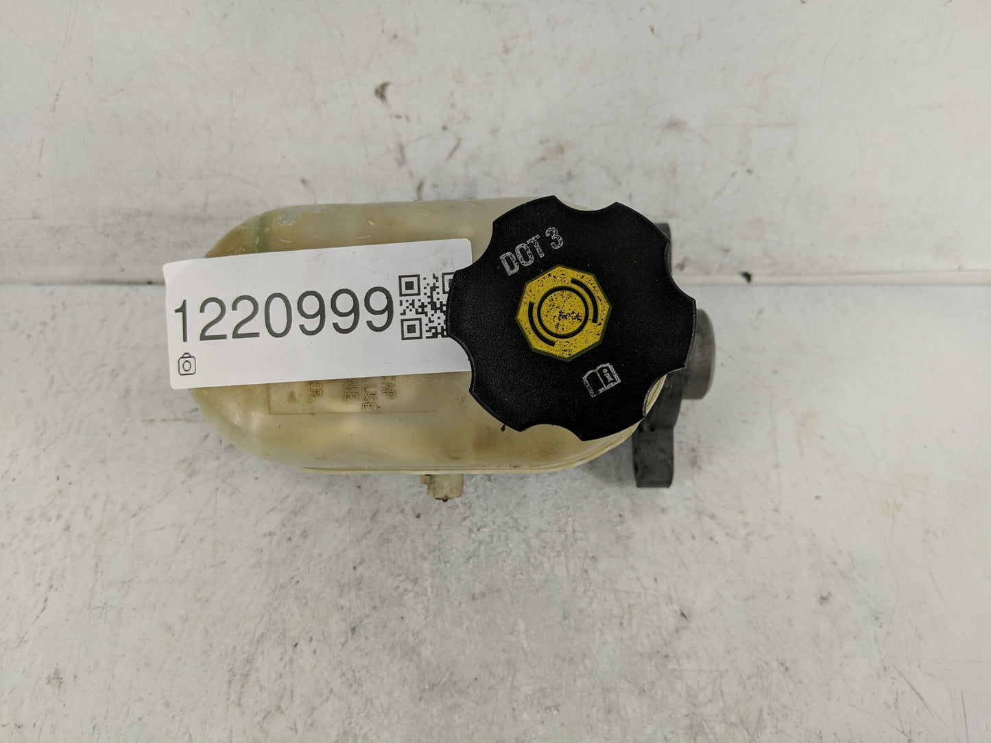 2002-2005 Chevrolet Trailblazer Brake Master Cylinder - Oemusedautoparts1.com