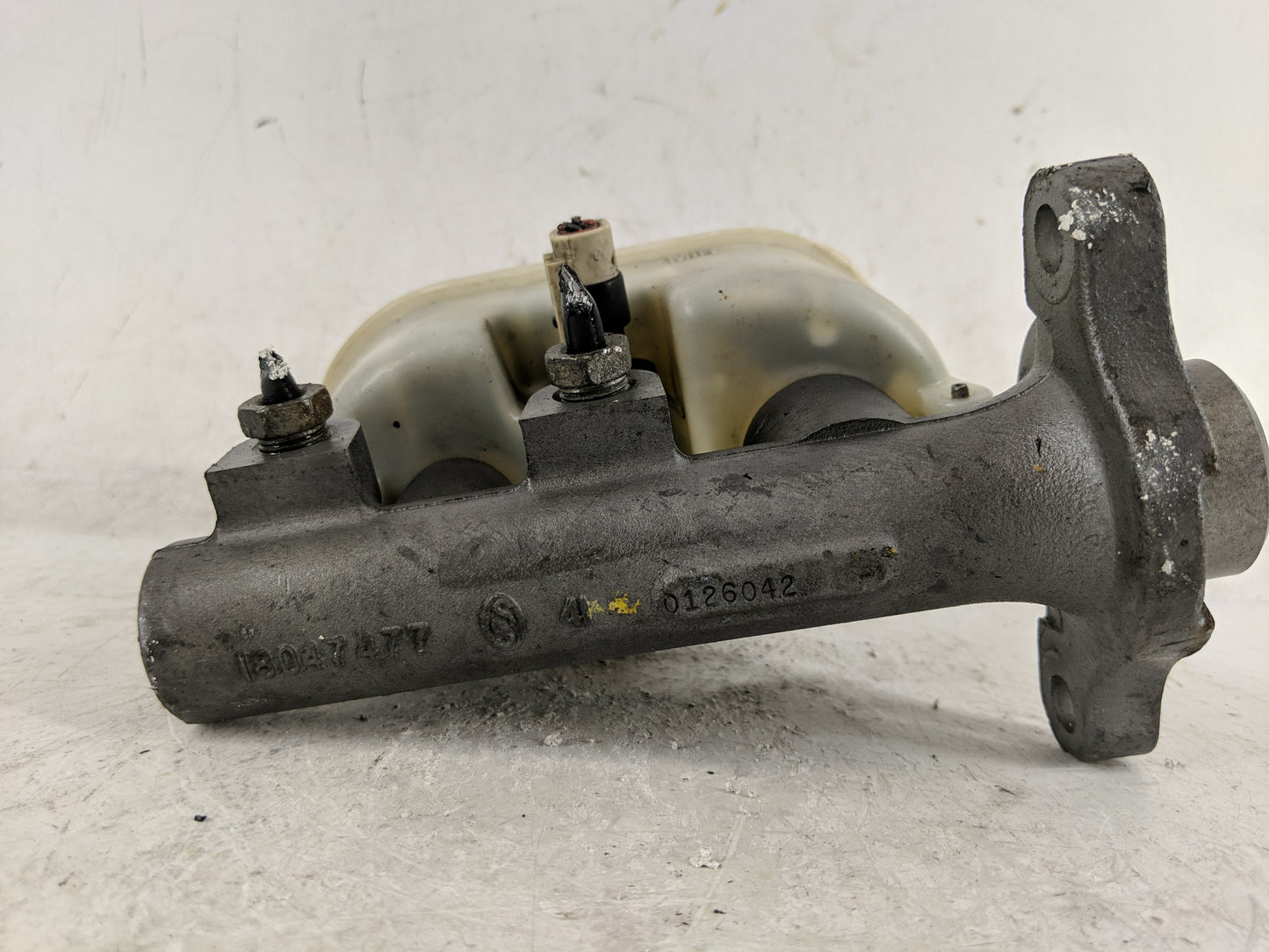 2002-2005 Chevrolet Trailblazer Brake Master Cylinder - Oemusedautoparts1.com