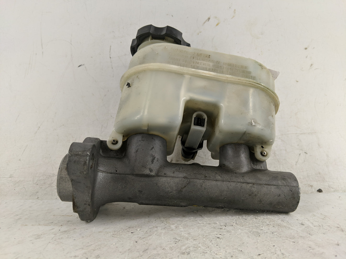 2002-2005 Chevrolet Trailblazer Brake Master Cylinder - Oemusedautoparts1.com