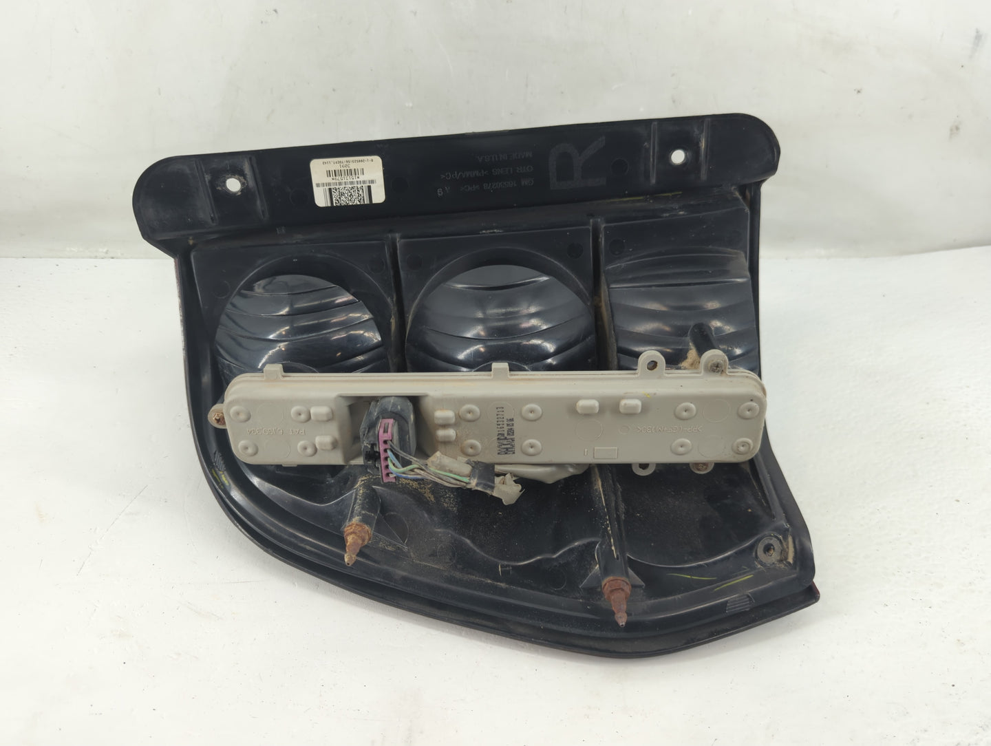 2002-2009 Chevrolet Trailblazer Tail Light Assembly Passenger Right OEM P/N:15131579 Fits OEM Used Auto Parts - Oemusedautop
