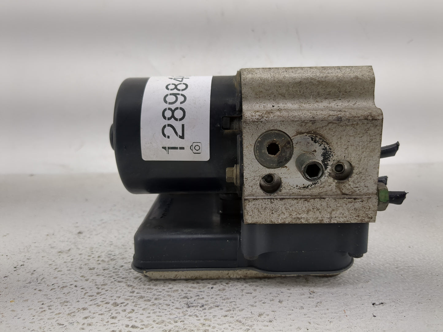 2004-2005 Chevrolet Trailblazer ABS Pump Control Module Replacement P/N:13567140 Fits Fits 2004 2005 OEM Used Auto Parts - O