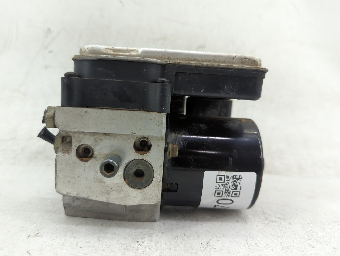 2004-2005 Chevrolet Trailblazer ABS Pump Control Module Replacement P/N:13567137 Fits Fits 2004 2005 OEM Used Auto Parts - O