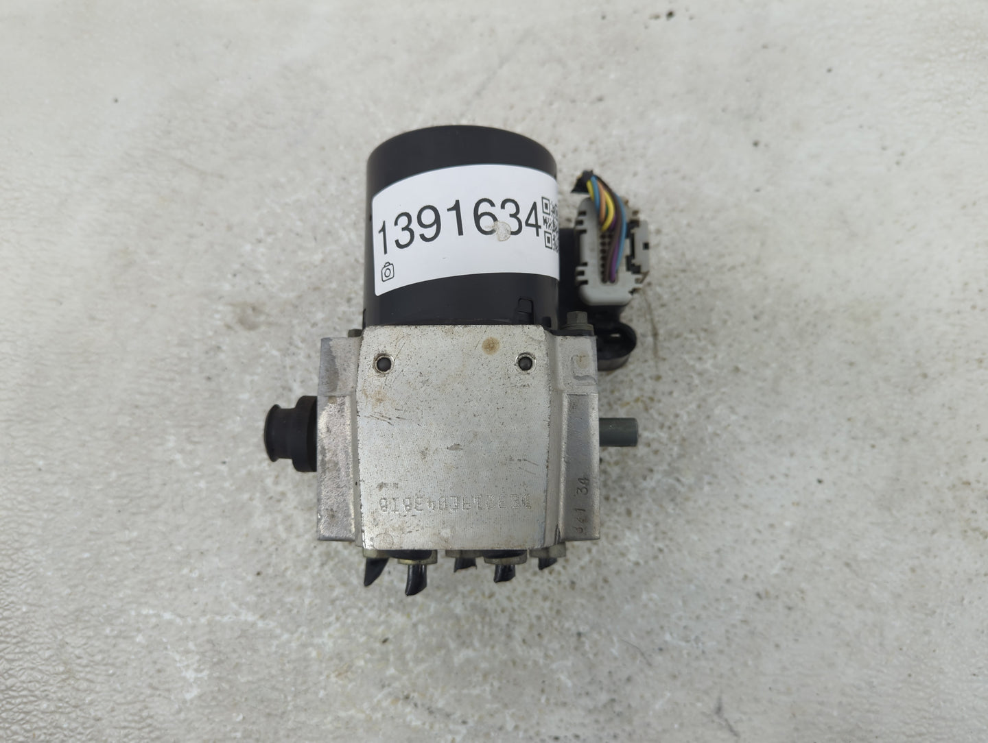 2004-2005 Chevrolet Trailblazer ABS Pump Control Module Replacement P/N:13567137 Fits Fits 2004 2005 OEM Used Auto Parts - O