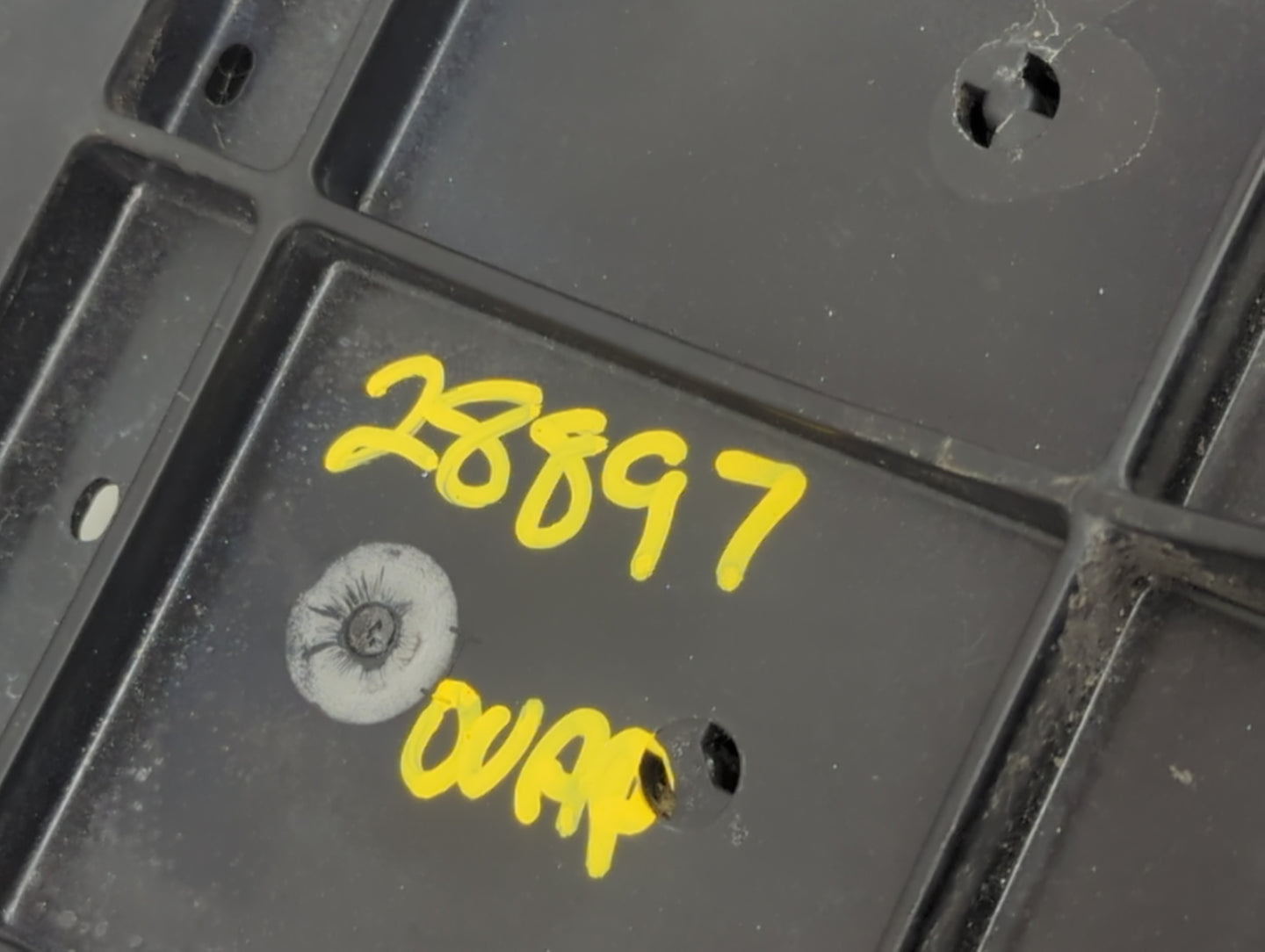 2004-2005 Chevrolet Trailblazer Fusebox Fuse Box Panel Relay Module Fits Fits 2004 2005 OEM Used Auto Parts - Oemusedautopar