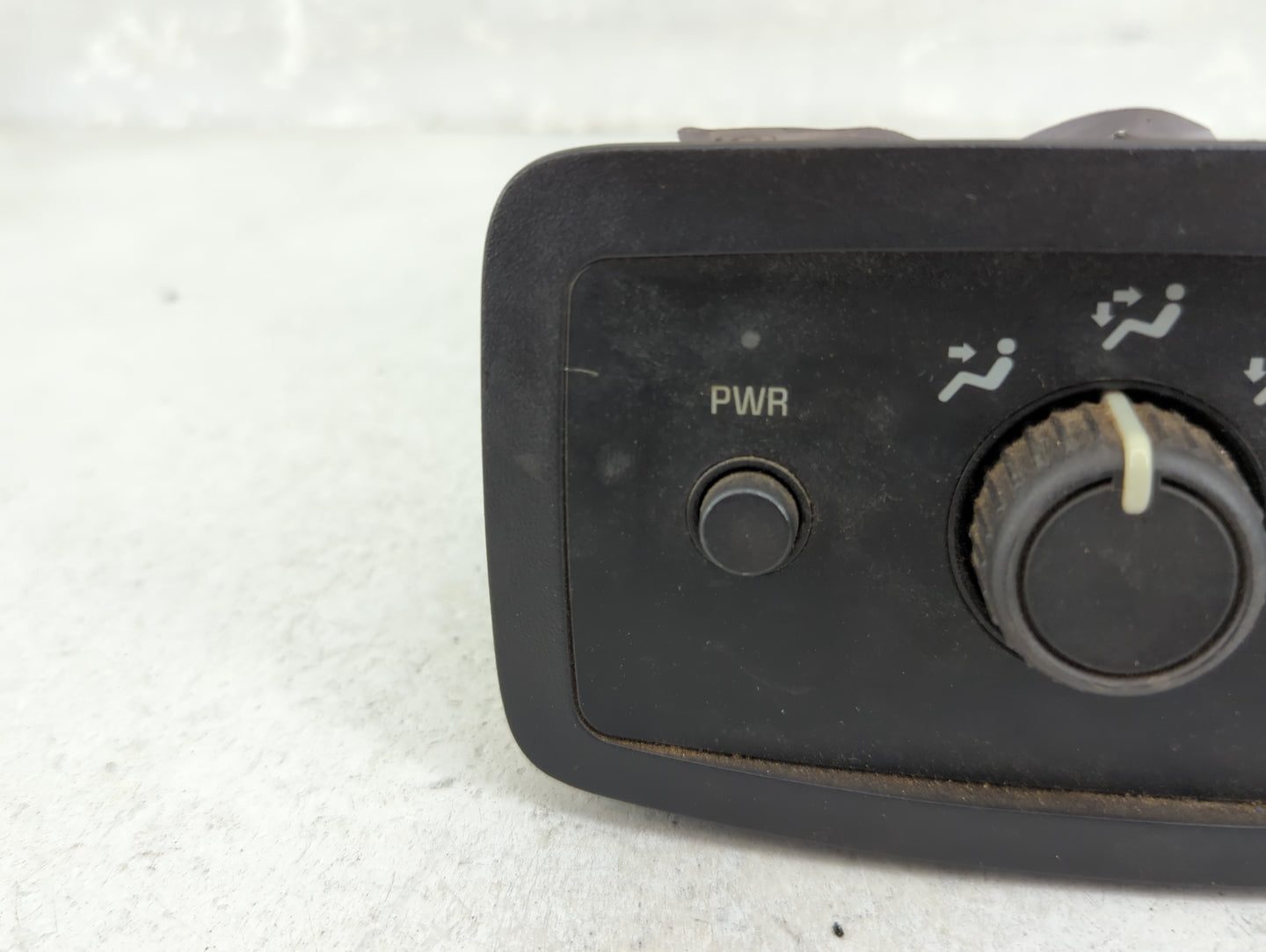 2002-2009 Chevrolet Trailblazer Climate Control Module Temperature AC/Heater Replacement P/N:15095235 Fits OEM Used Auto Par