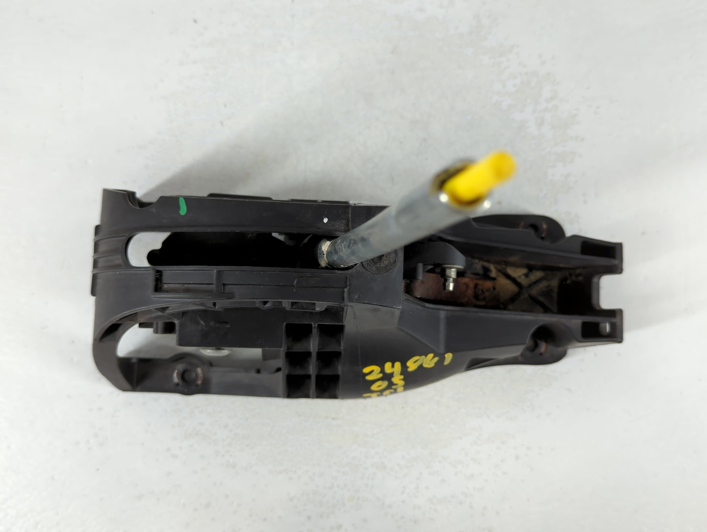 2005 Chevrolet Trailblazer Floor Console Assembly Shifter - Oemusedautoparts1.com