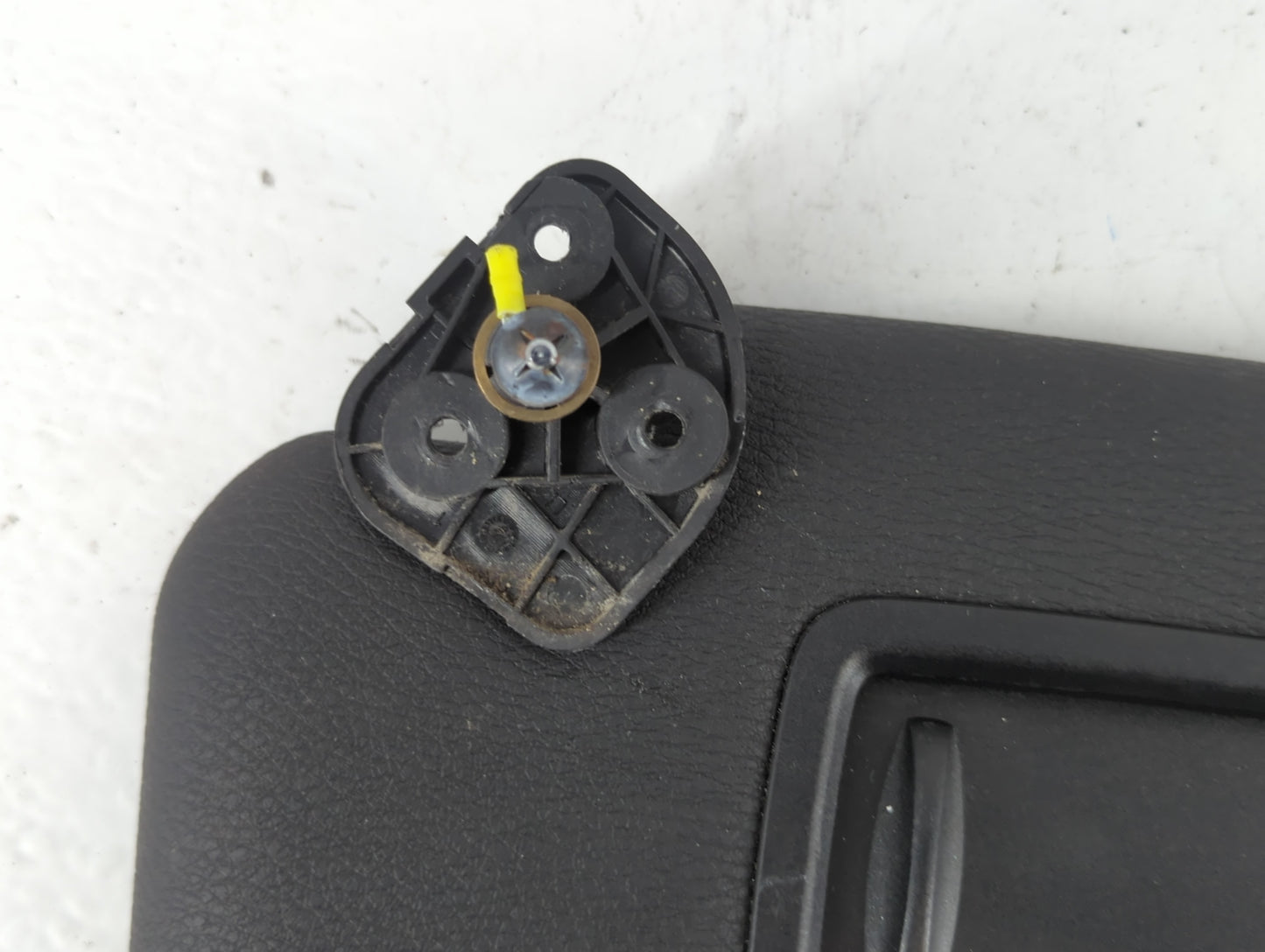 2005-2007 Chevrolet Trailblazer Sun Visor Shade Replacement Driver Left Mirror Fits Fits 2005 2006 2007 OEM Used Auto Parts 