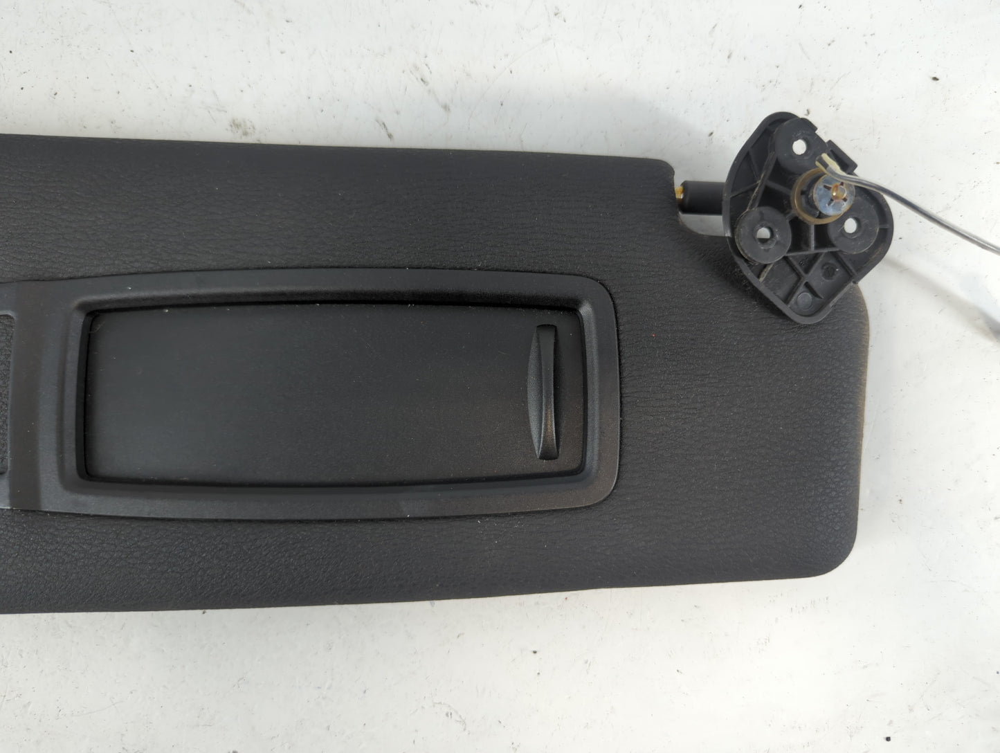 2005-2007 Chevrolet Trailblazer Sun Visor Shade Replacement Passenger Right Mirror Fits Fits 2005 2006 2007 OEM Used Auto Pa