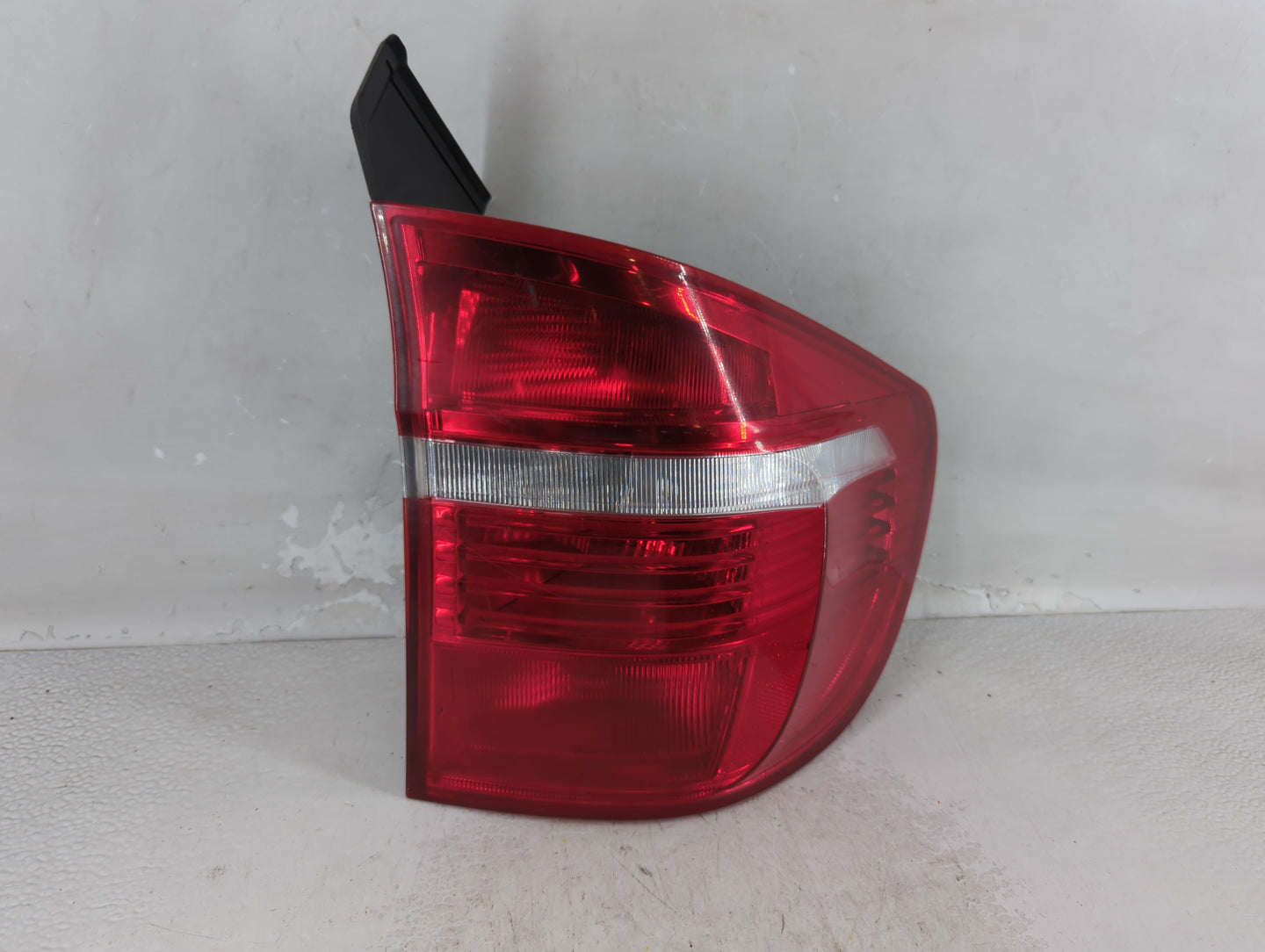 2002-2009 Chevrolet Trailblazer Tail Light Assembly Passenger Right OEM Fits Fits 2002 2003 2004 2005 2006 2007 2008 2009 OE