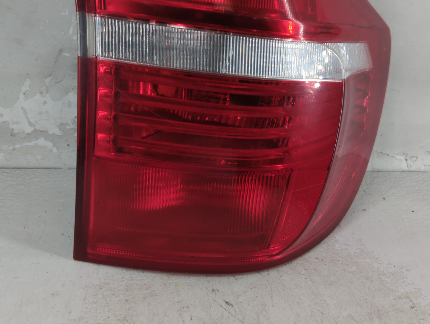 2002-2009 Chevrolet Trailblazer Tail Light Assembly Passenger Right OEM Fits Fits 2002 2003 2004 2005 2006 2007 2008 2009 OE