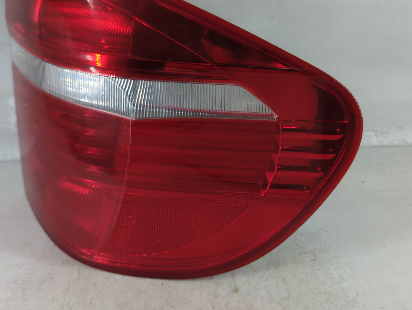 2002-2009 Chevrolet Trailblazer Tail Light Assembly Passenger Right OEM Fits Fits 2002 2003 2004 2005 2006 2007 2008 2009 OE