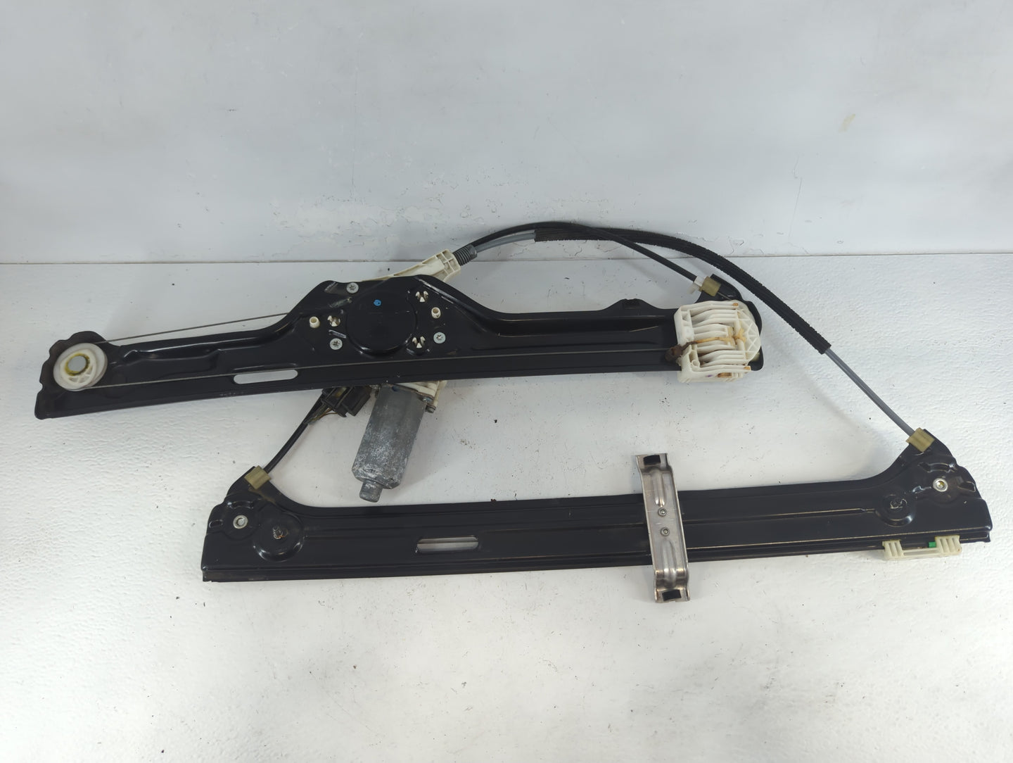 2005 Chevrolet Trailblazer Passenger Front Right Power Window Motor - Oemusedautoparts1.com
