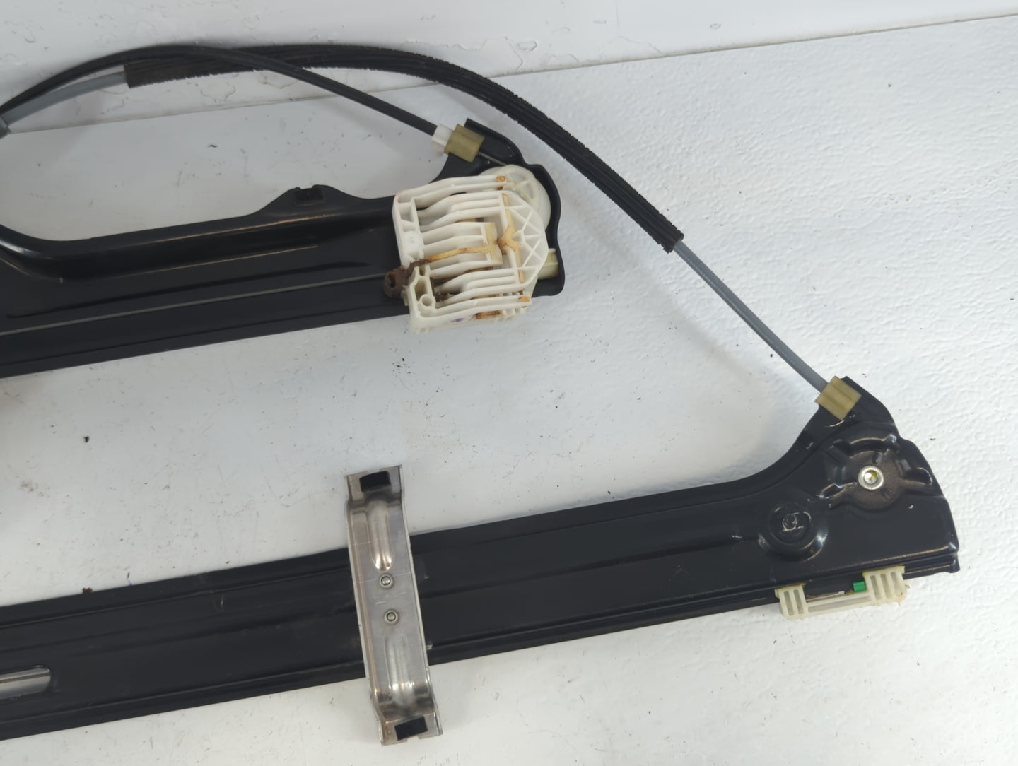 2005 Chevrolet Trailblazer Passenger Front Right Power Window Motor - Oemusedautoparts1.com