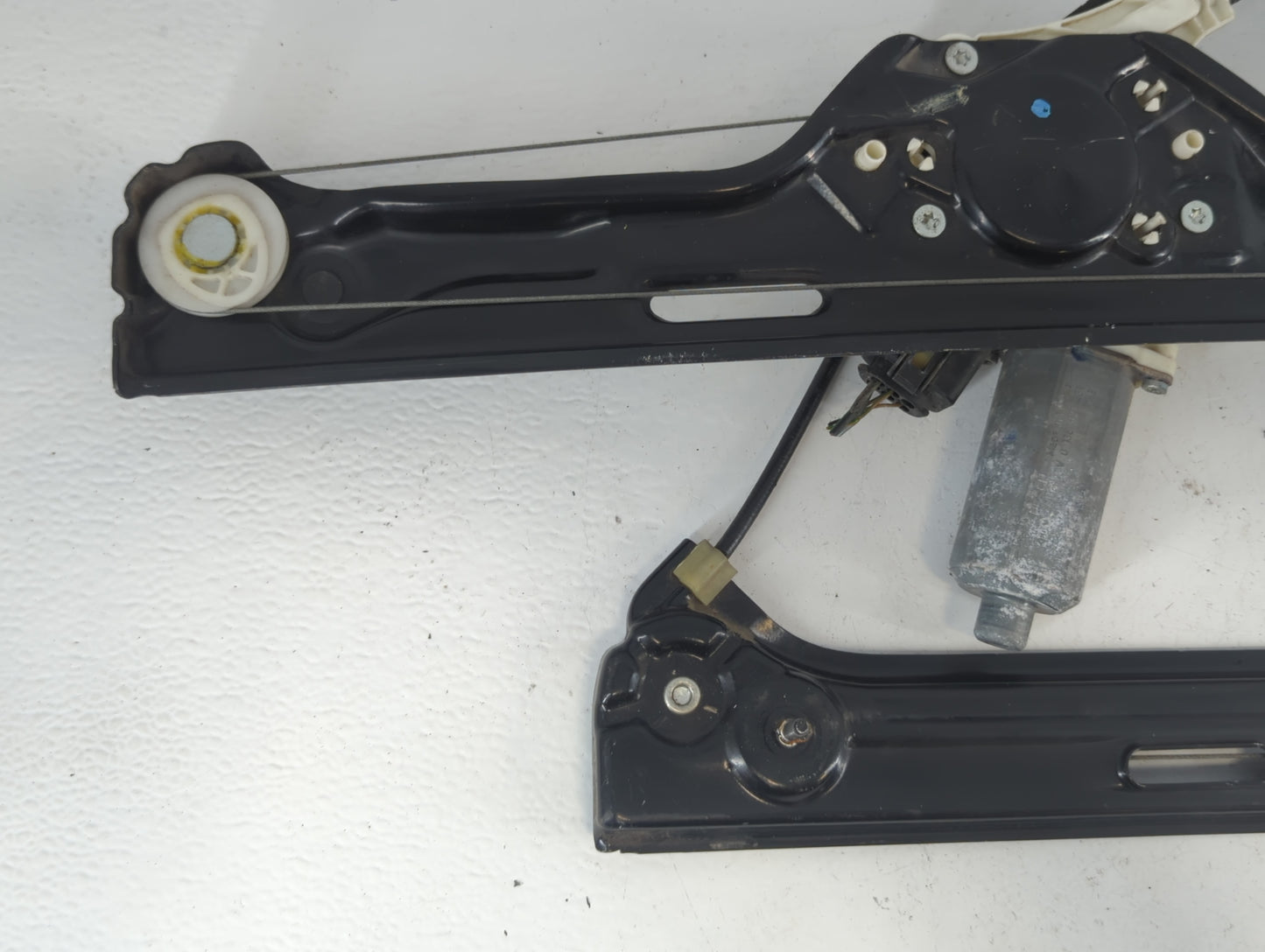 2005 Chevrolet Trailblazer Passenger Front Right Power Window Motor - Oemusedautoparts1.com