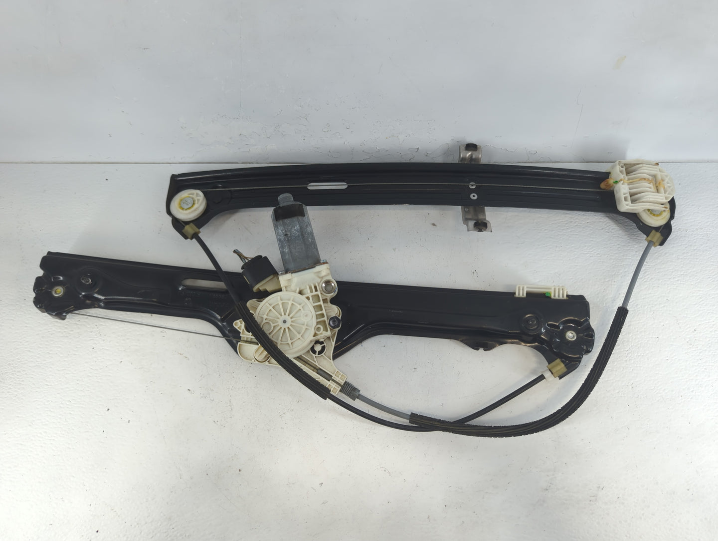 2005 Chevrolet Trailblazer Passenger Front Right Power Window Motor - Oemusedautoparts1.com