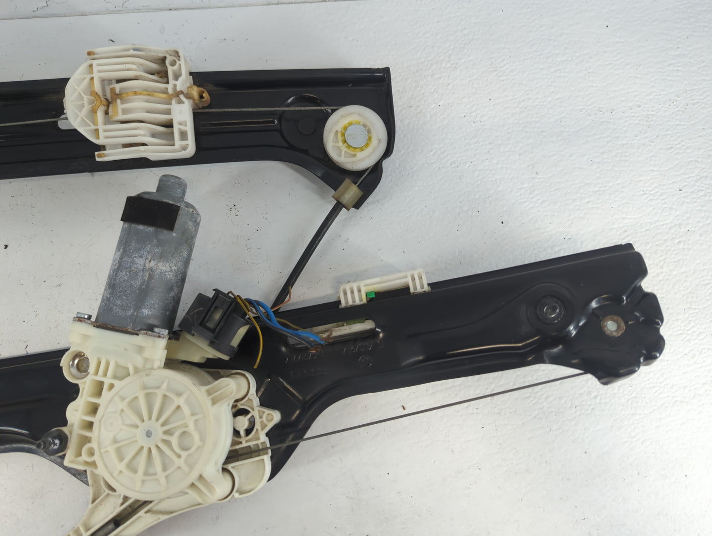 2005 Chevrolet Trailblazer Driver Front Left Power Window Motor - Oemusedautoparts1.com