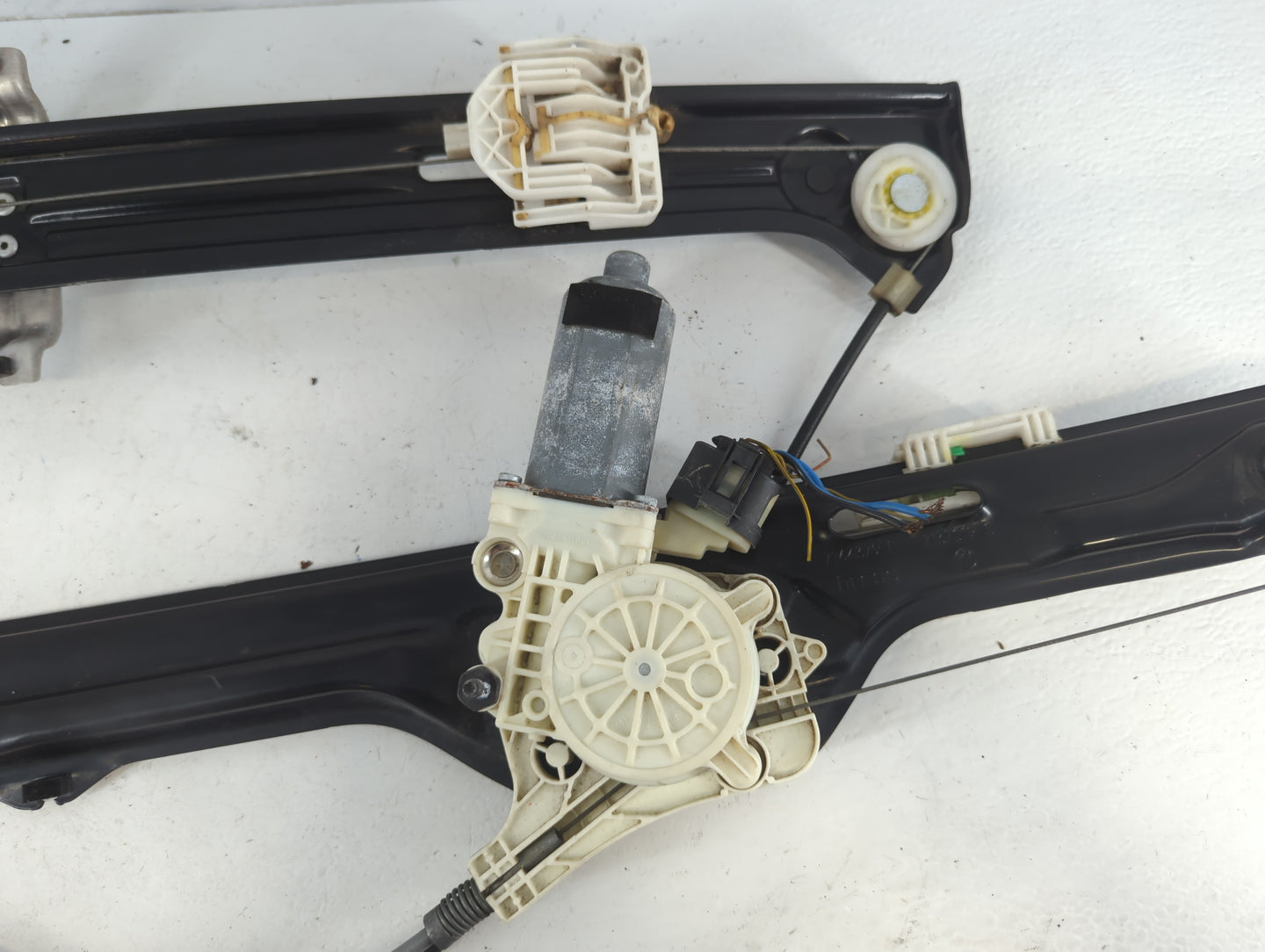 2005 Chevrolet Trailblazer Driver Front Left Power Window Motor - Oemusedautoparts1.com