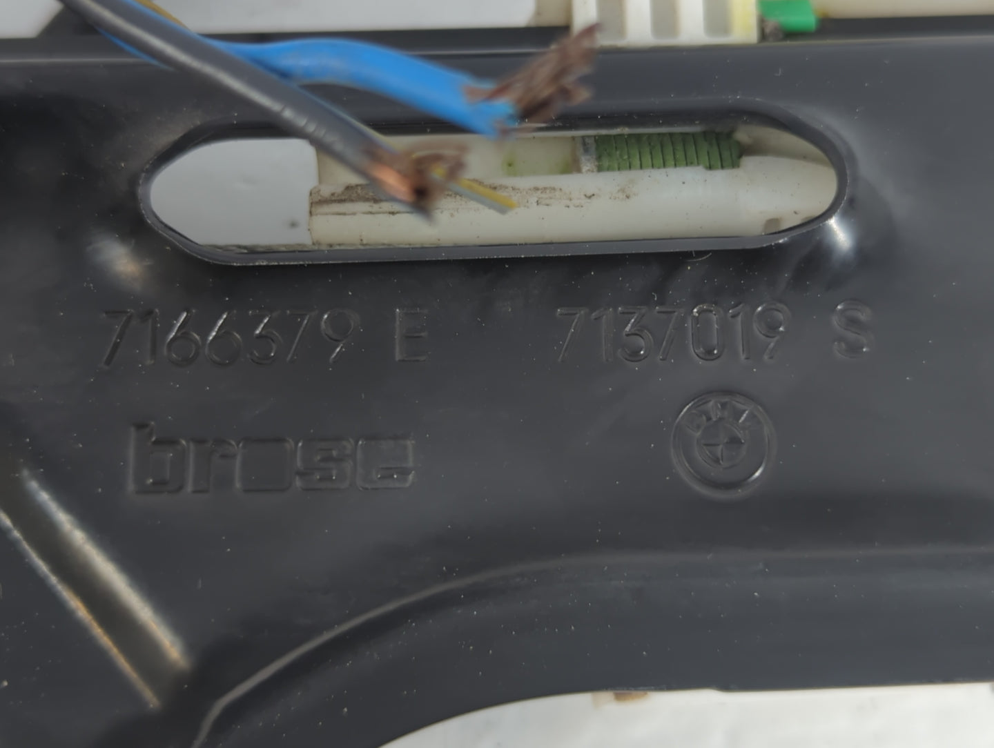 2005 Chevrolet Trailblazer Driver Front Left Power Window Motor - Oemusedautoparts1.com