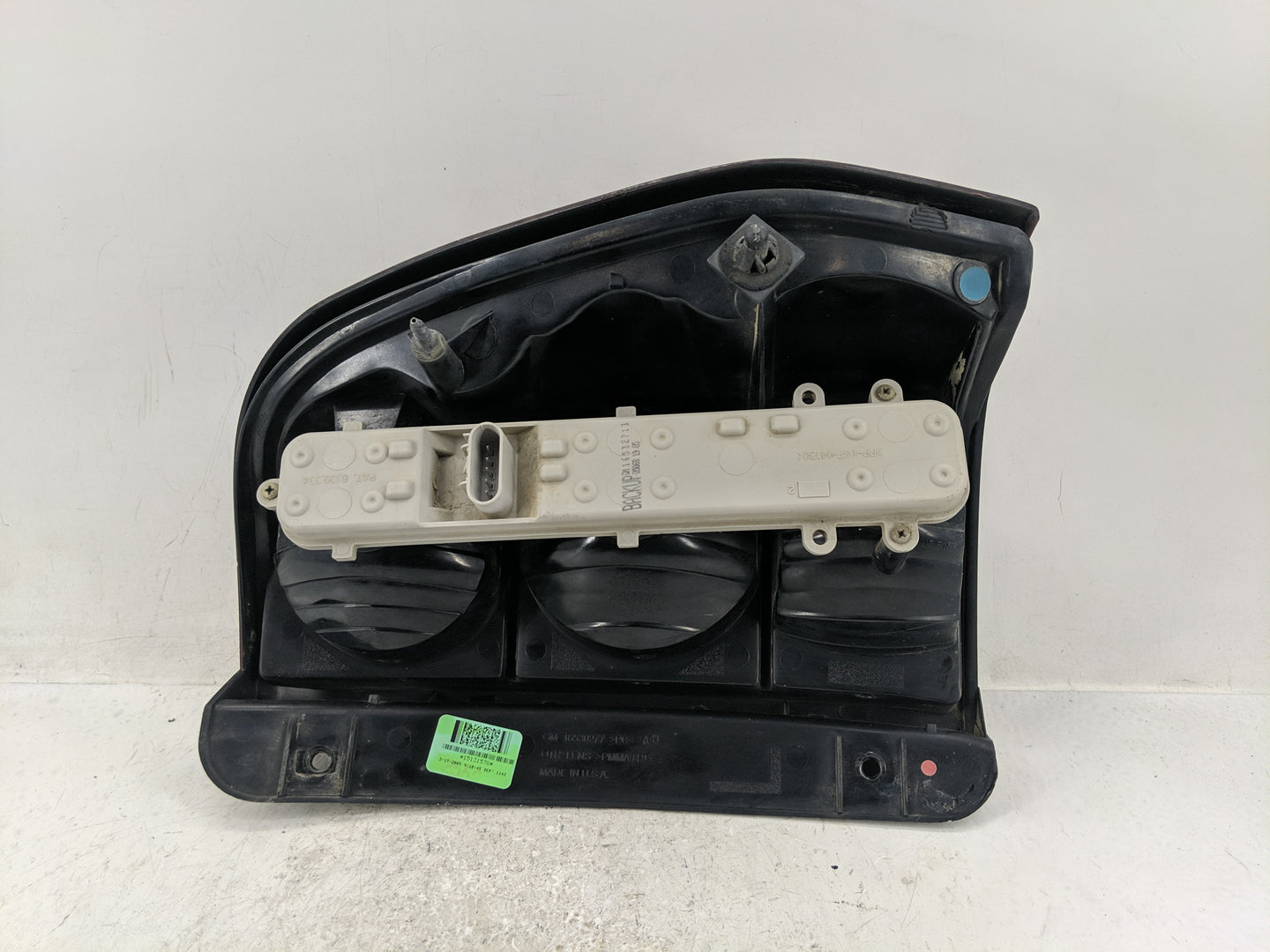 2005 Chevrolet Trailblazer Ext Tail Light Assembly Driver Left OEM P/N:15131578 Fits OEM Used Auto Parts - Oemusedautoparts1