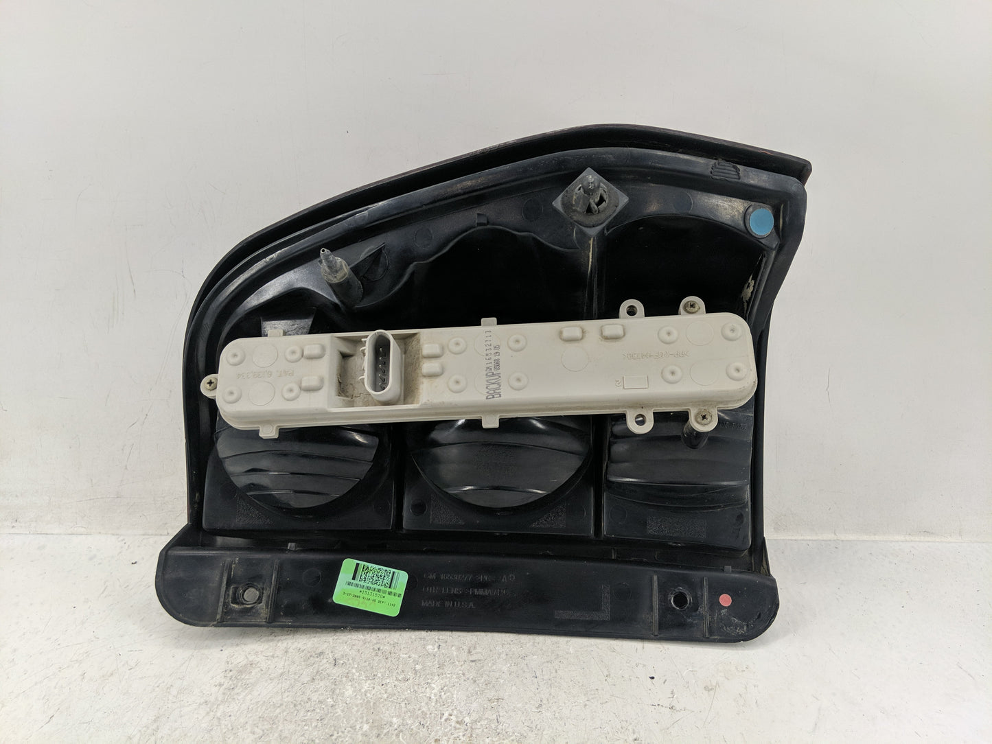 2005 Chevrolet Trailblazer Ext Tail Light Assembly Driver Left OEM P/N:15131578 Fits OEM Used Auto Parts - Oemusedautoparts1