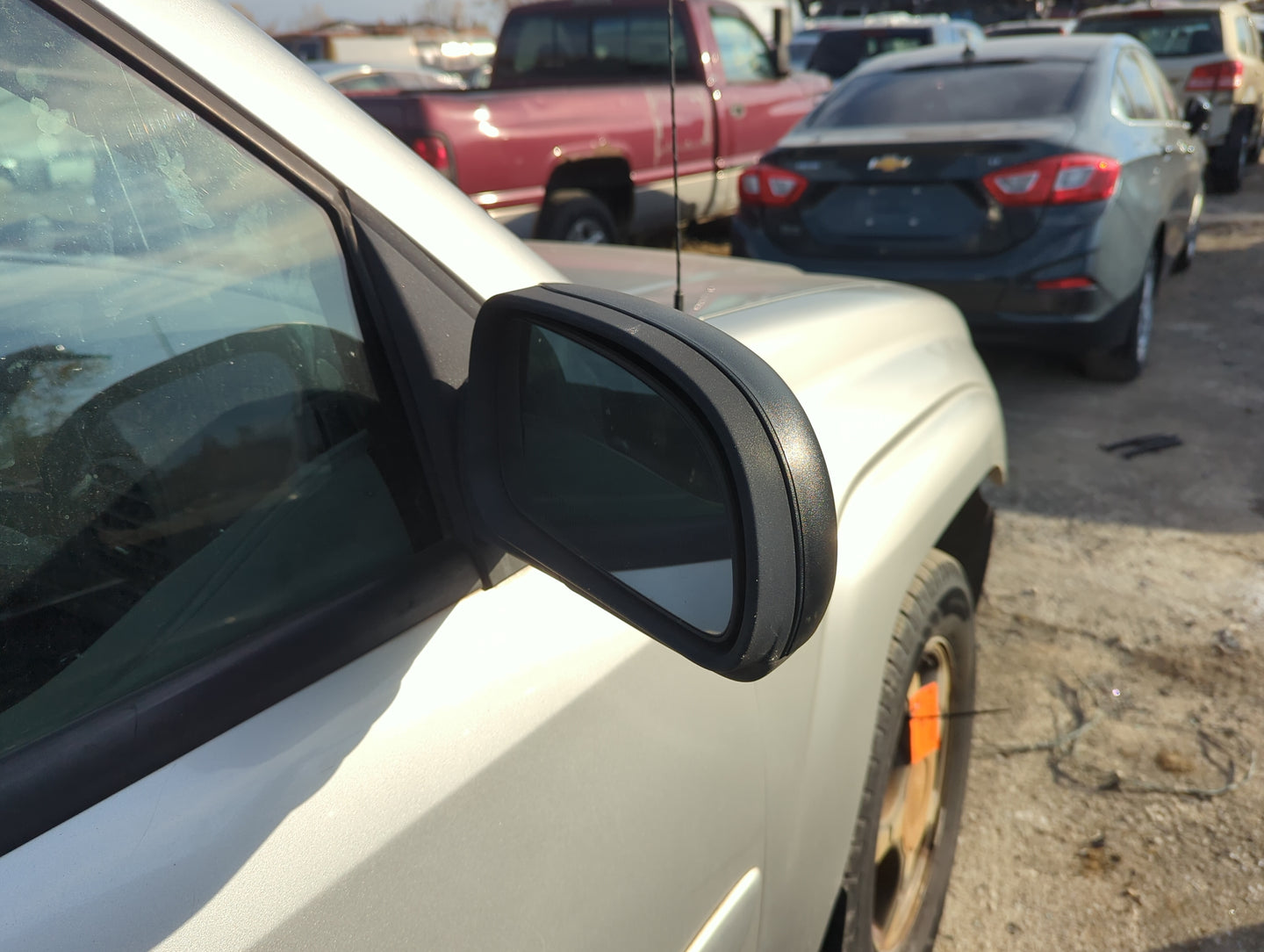 2002-2006 Chevrolet Trailblazer Ext Side Mirror Replacement Passenger Right View Door Mirror Fits OEM Used Auto Parts - Oemu