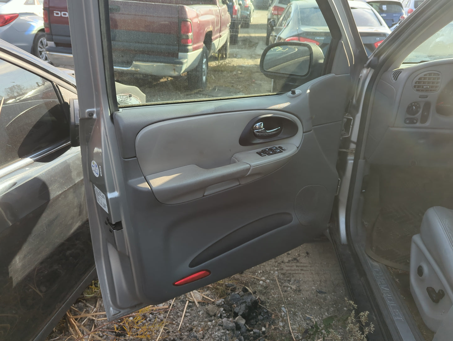 Door Panels 2005 CHEVROLET TRAILBLAZER EXT - Oemusedautoparts1.com