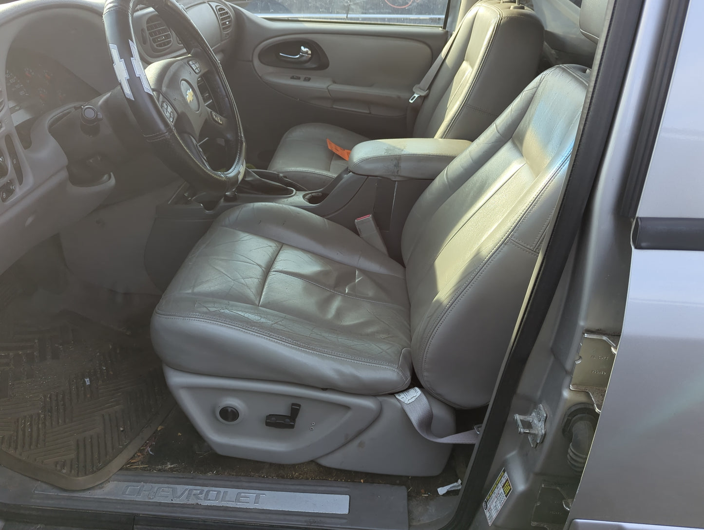 2005-2006 Chevrolet Trailblazer Ext Driver Front Seat Oem - Oemusedautoparts1.com