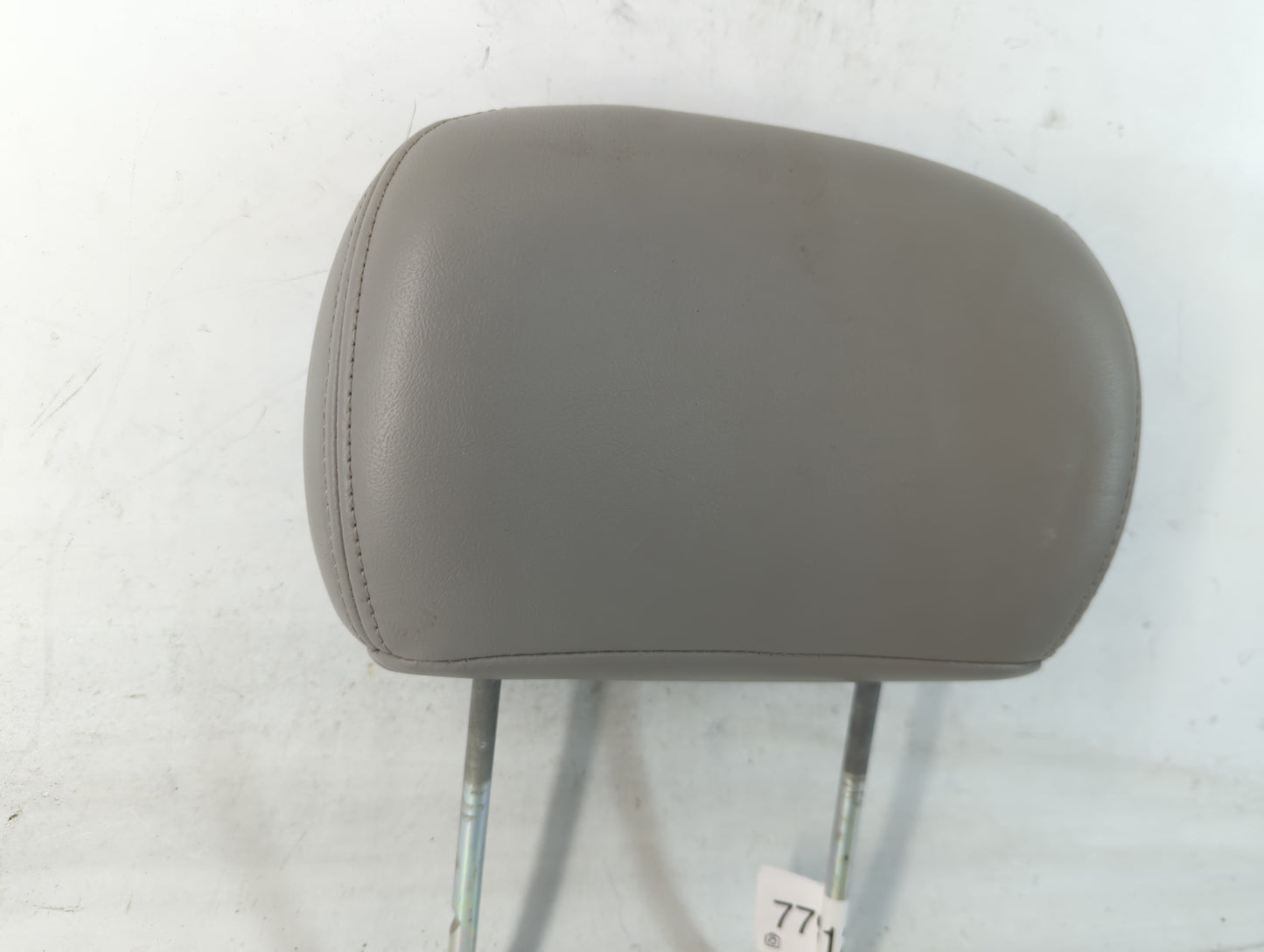 2005-2006 Chevrolet Trailblazer Ext Headrest Head Rest Rear Seat Fits Fits 2005 2006 2007 2008 2009 OEM Used Auto Parts - Oe
