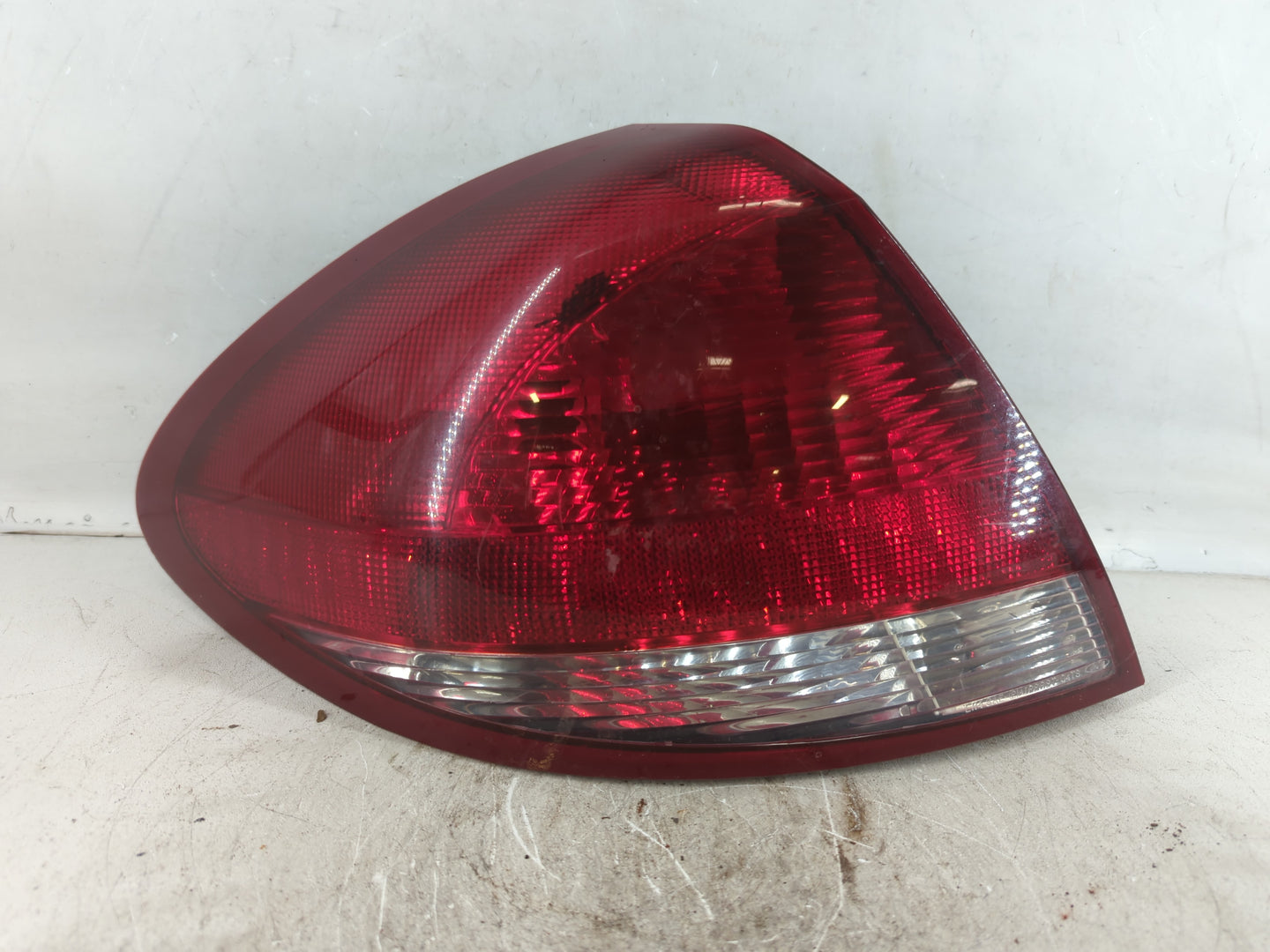 2005 Chevrolet Traverse Tail Light Assembly Passenger Right OEM P/N:4F1X-13441-A Fits OEM Used Auto Parts - Oemusedautoparts