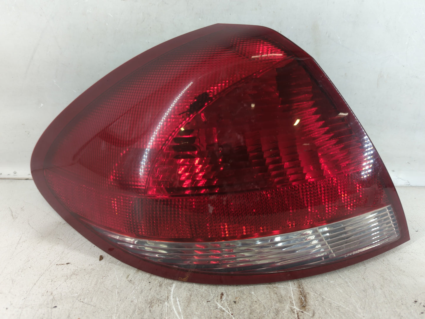 2005 Chevrolet Traverse Tail Light Assembly Passenger Right OEM P/N:4F1X-13441-A Fits OEM Used Auto Parts - Oemusedautoparts