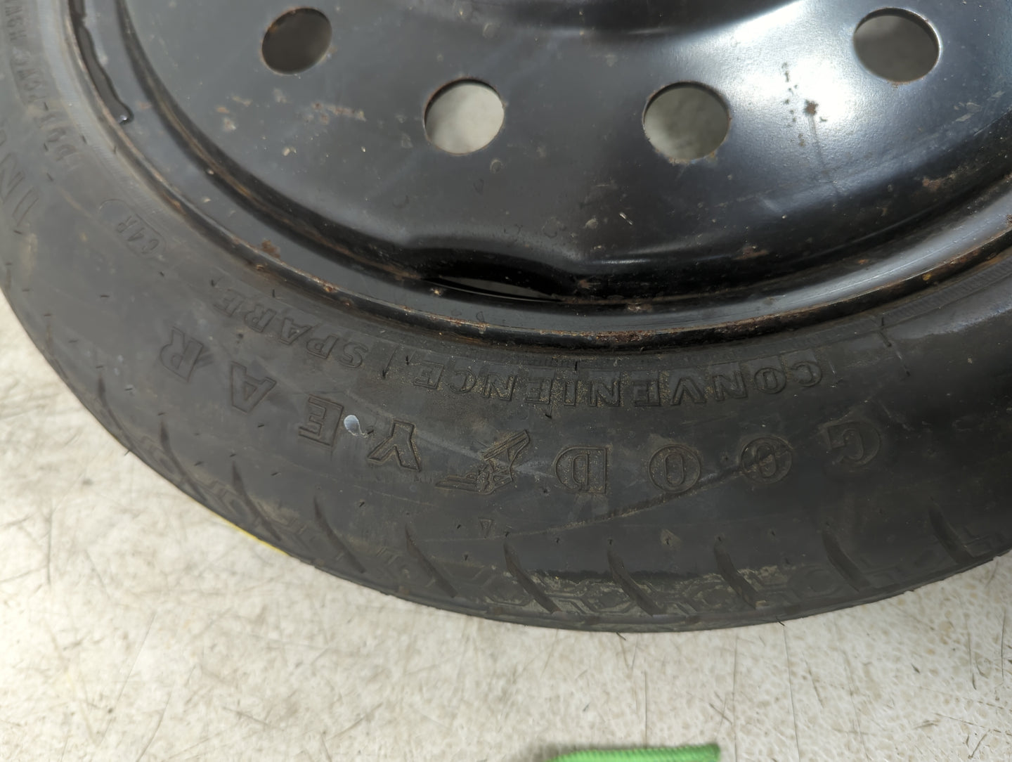 2005-2005 Chevrolet Uplander Spare Donut Tire Wheel Rim Oem - Oemusedautoparts1.com