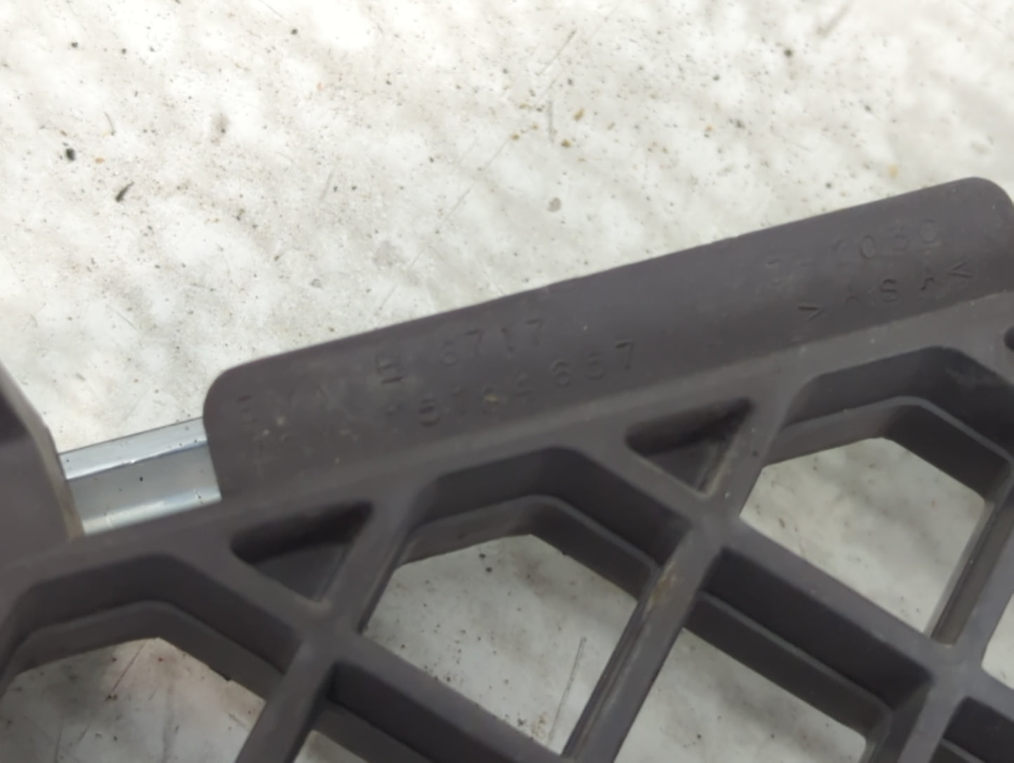 2005-2009 Chevrolet Uplander Front Bumper Grille - Oemusedautoparts1.com