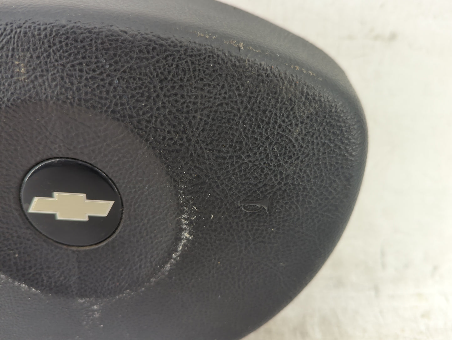 2005-2006 Chevrolet Uplander Air Bag Driver Left Steering Wheel Mounted - Oemusedautoparts1.com