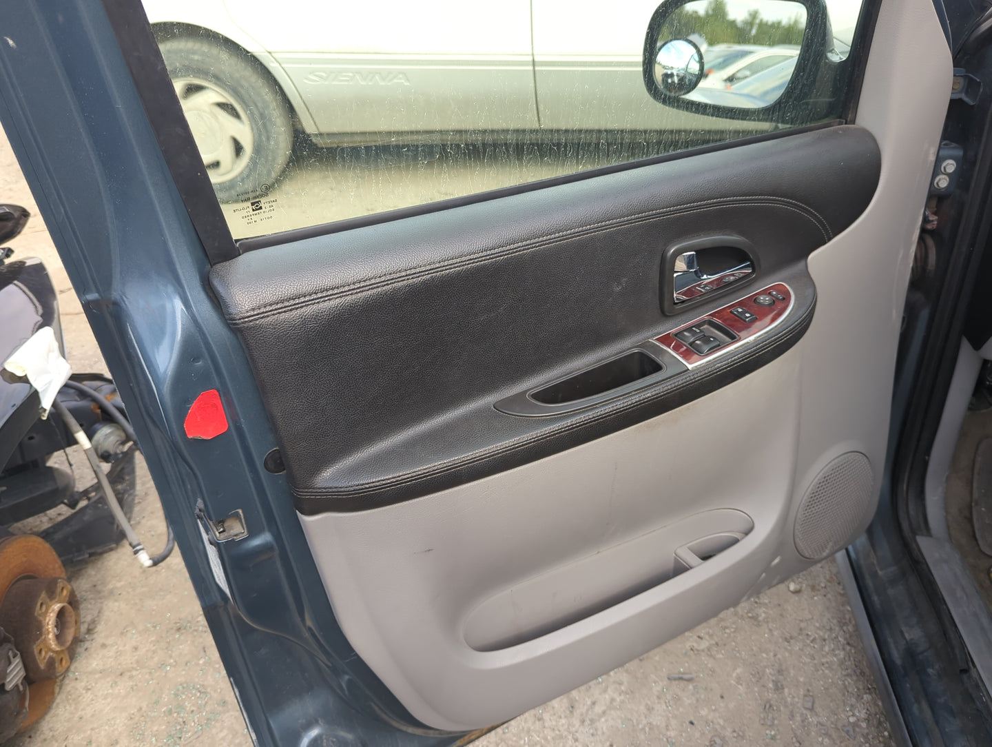 2005 Chevrolet Uplander Front Left Driver Interior Door Panel Trim - Oemusedautoparts1.com