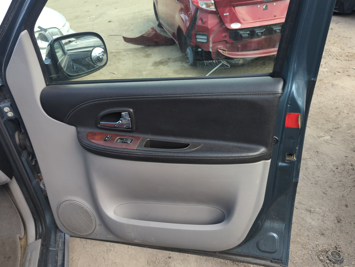 2005 Chevrolet Uplander Front Right Passenger Interior Door Panel Trim - Oemusedautoparts1.com