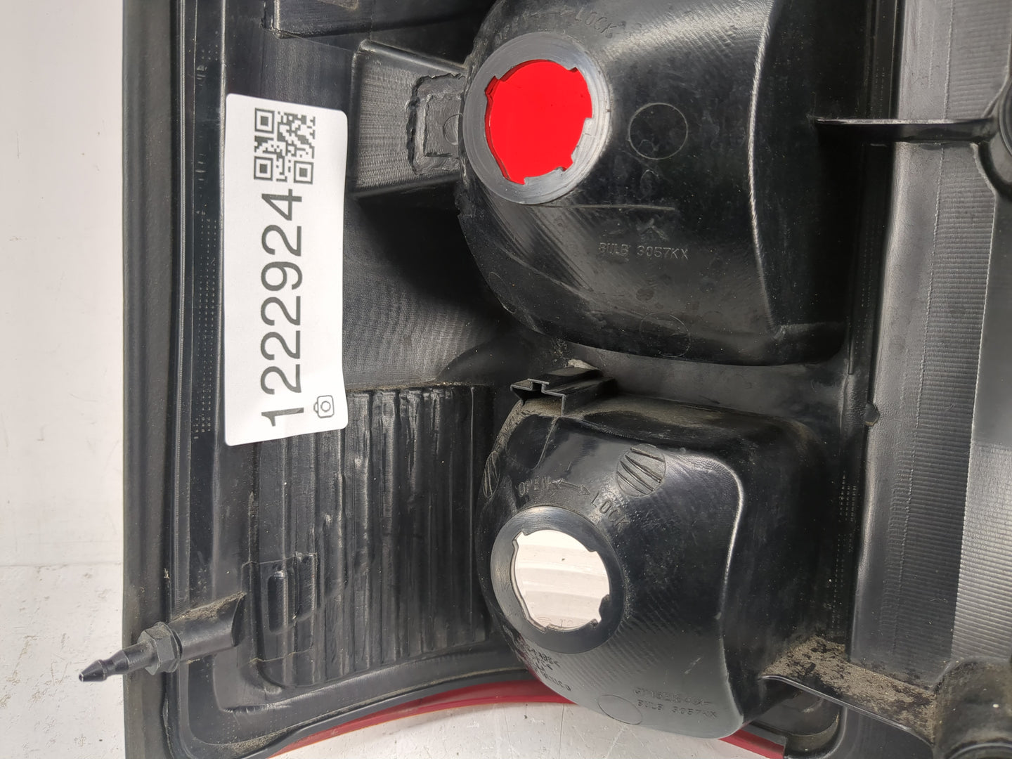 2005 Chevrolet Uplander Tail Light Assembly Passenger Right OEM P/N:249720 Fits OEM Used Auto Parts - Oemusedautoparts1.com