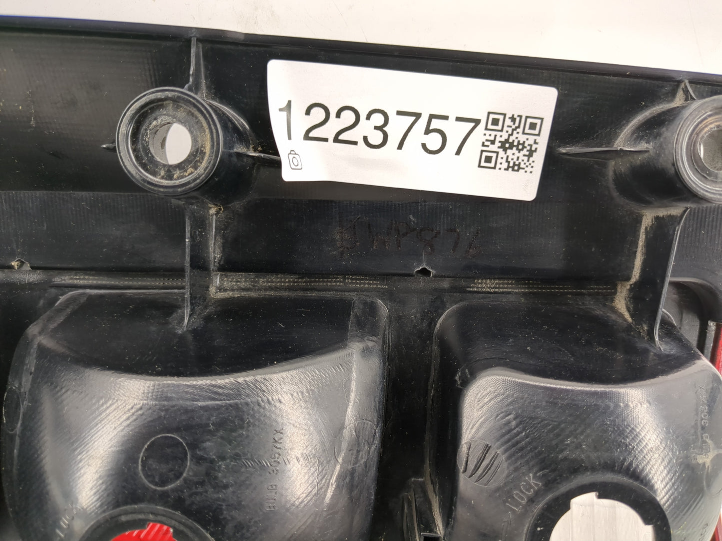 2005 Chevrolet Uplander Tail Light Assembly Passenger Right OEM P/N:249720 Fits OEM Used Auto Parts - Oemusedautoparts1.com