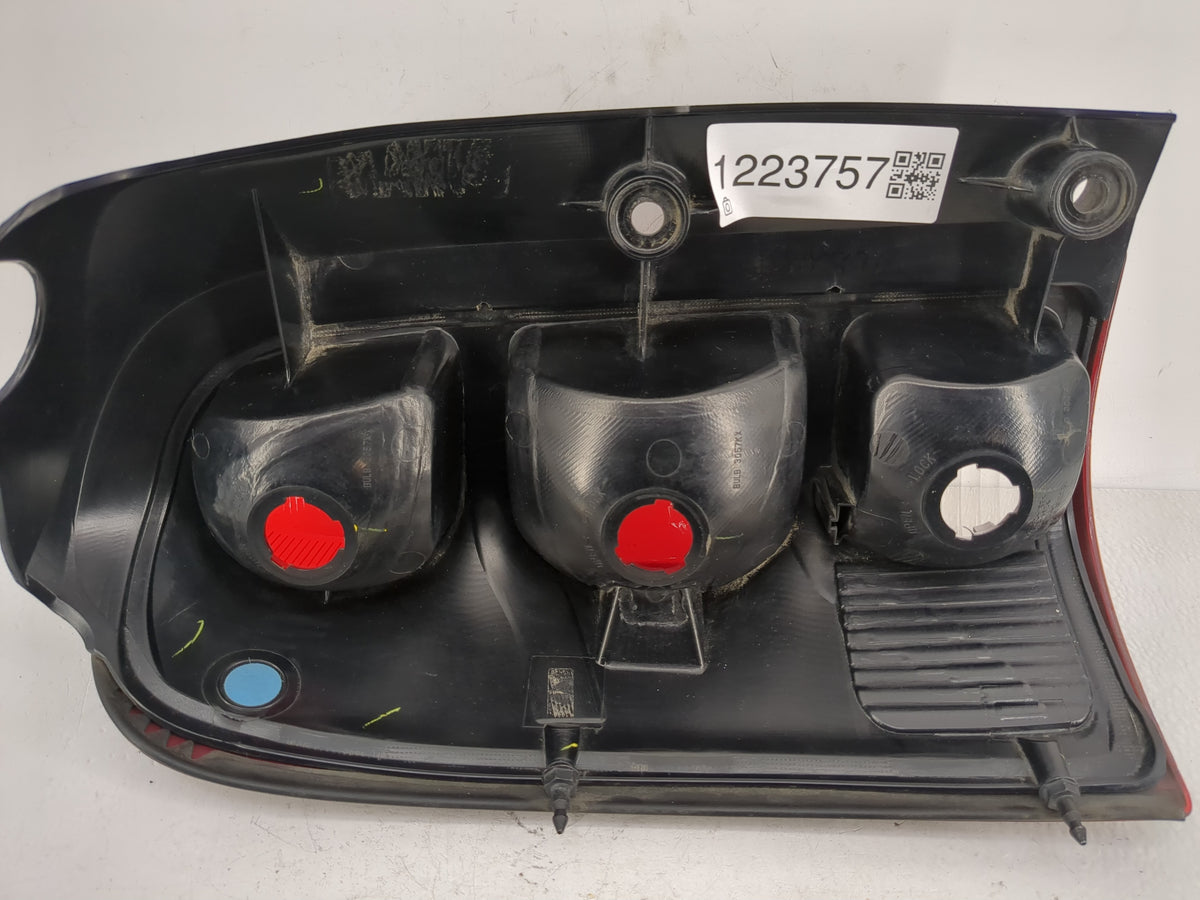 2005 Chevrolet Uplander Tail Light Assembly Passenger Right OEM P/N:249720 Fits Fits 2006 2007 2008 2009 OEM Used Auto Parts