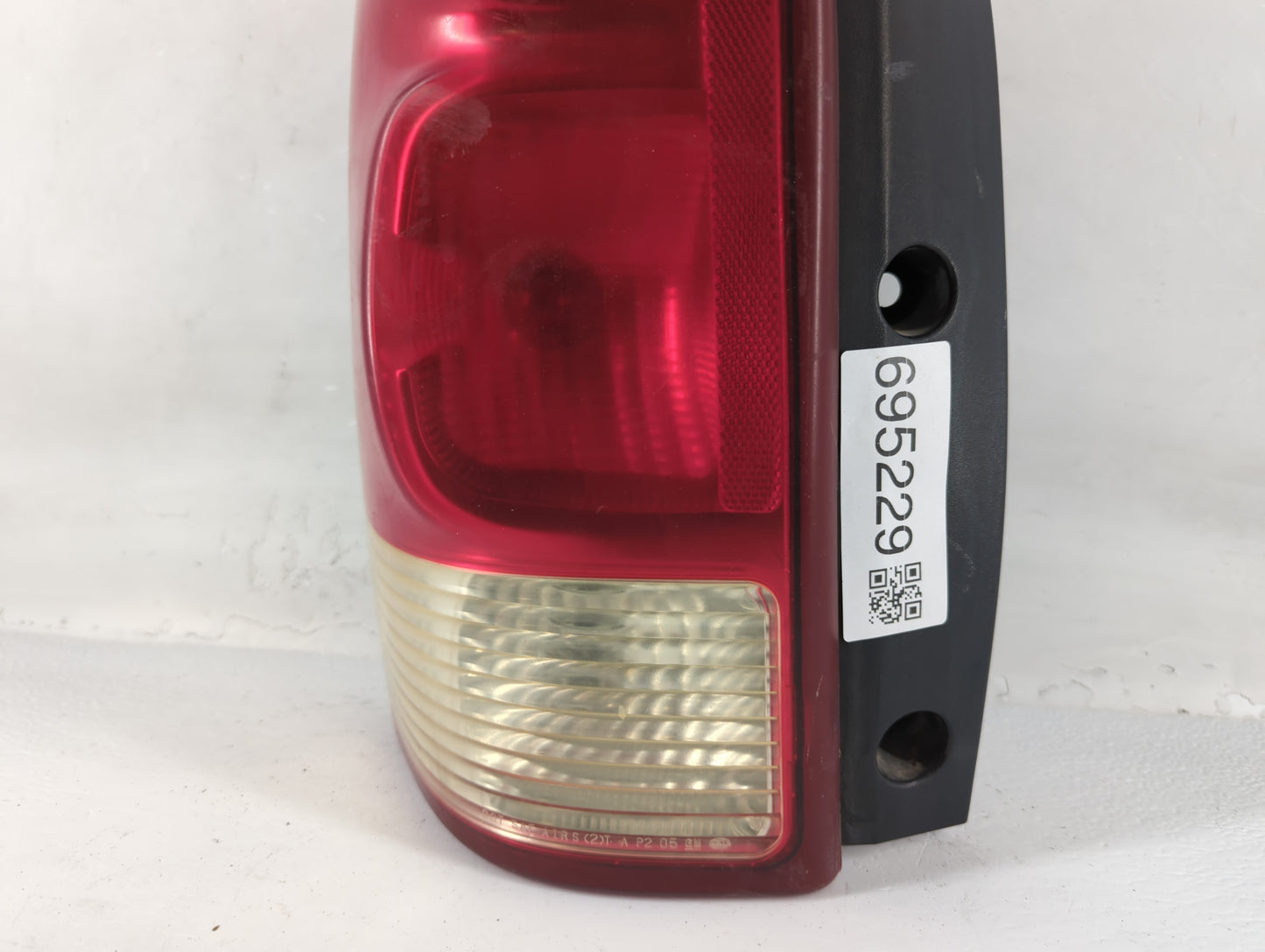 2005-2009 Chevrolet Uplander Tail Light Assembly Driver Left OEM P/N:15216490 Fits Fits 2005 2006 2007 2008 2009 OEM Used Au