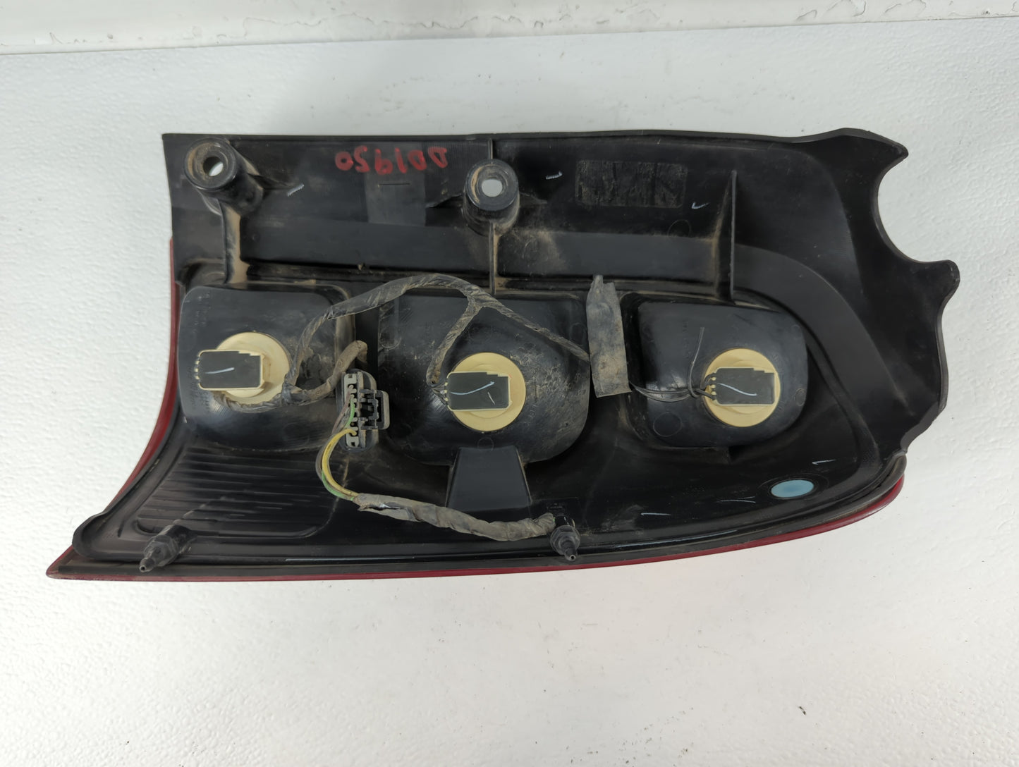 2005-2009 Chevrolet Uplander Tail Light Assembly Driver Left OEM P/N:15216490 Fits Fits 2005 2006 2007 2008 2009 OEM Used Au