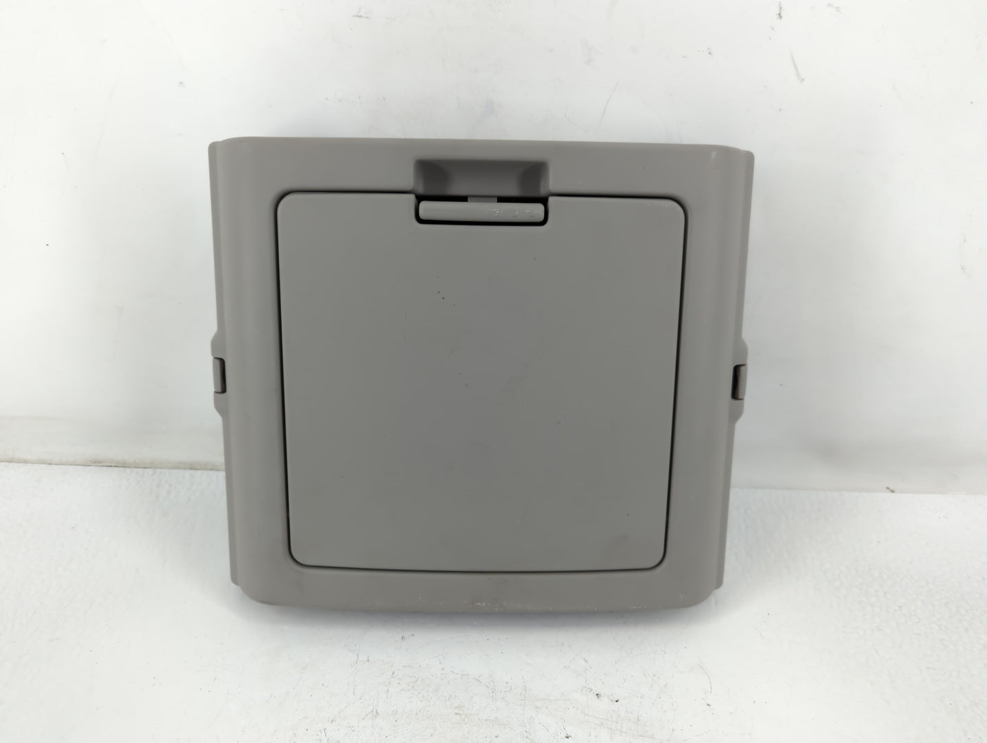 2005 Chevrolet Uplander Overhead Roof Console 774909 - Oemusedautoparts1.com