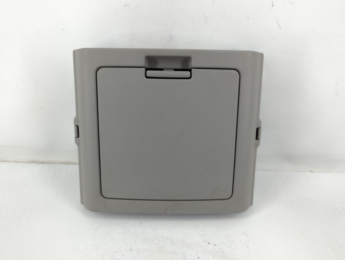 2005 Chevrolet Uplander Overhead Roof Console 774909 - Oemusedautoparts1.com