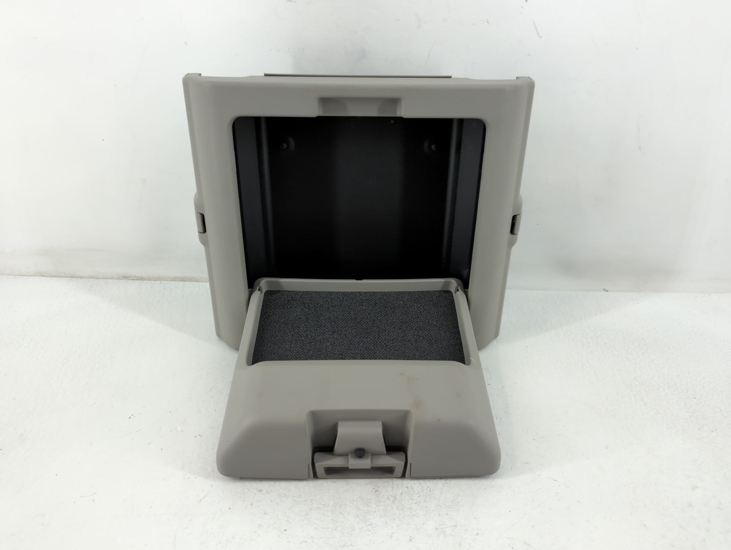 2005 Chevrolet Uplander Overhead Roof Console 774909 - Oemusedautoparts1.com