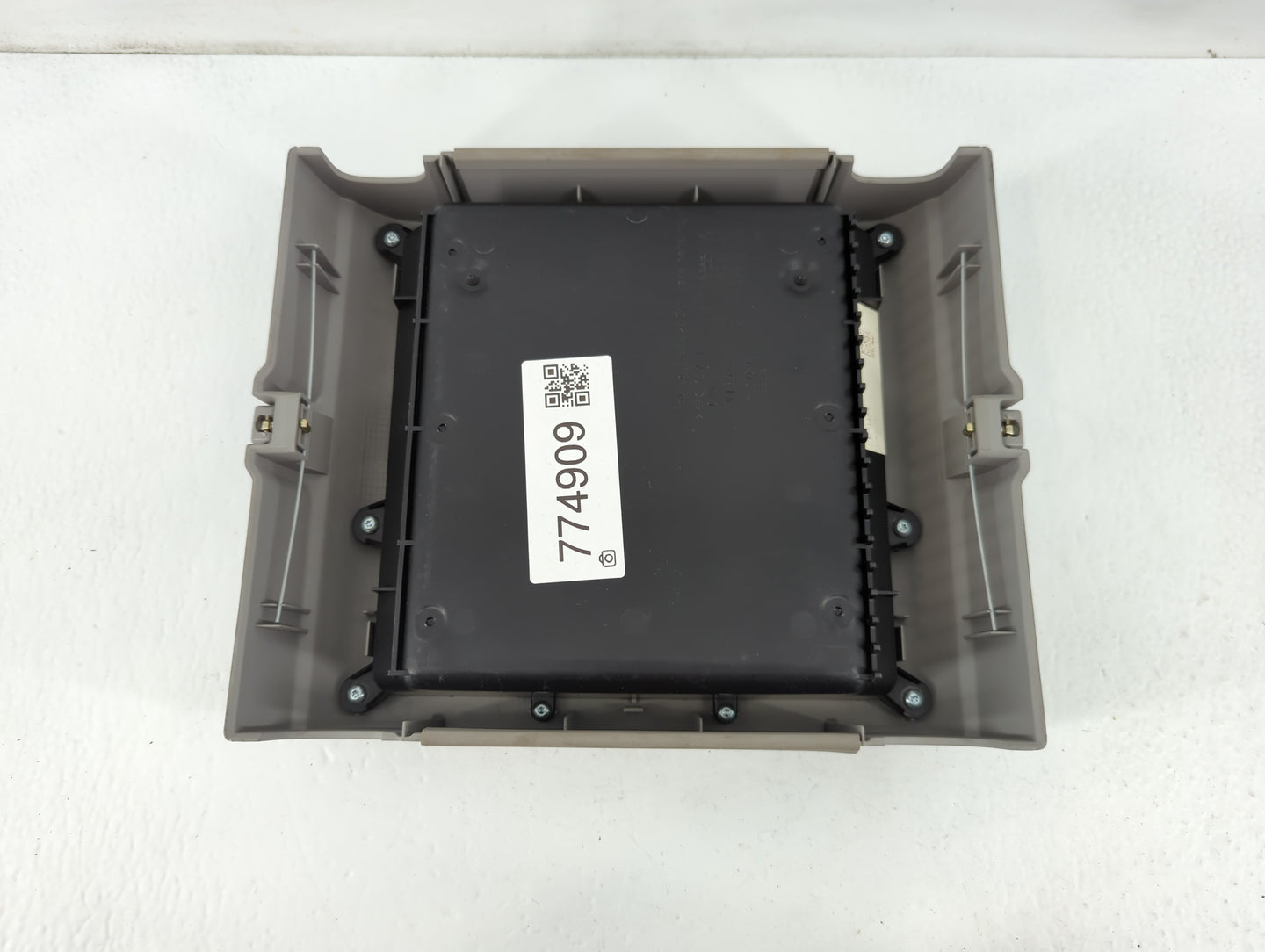 2005 Chevrolet Uplander Overhead Roof Console 774909 - Oemusedautoparts1.com