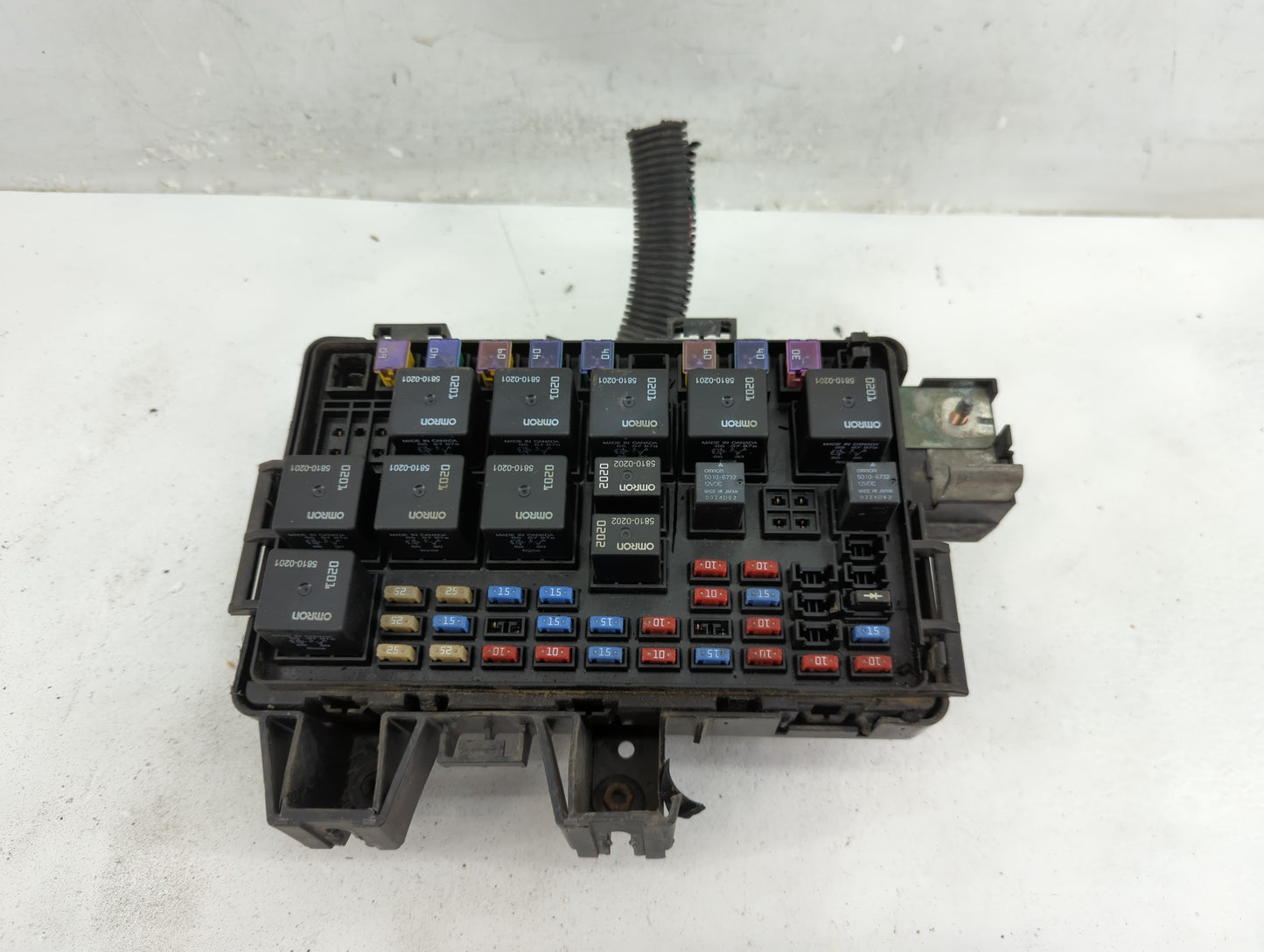 2005 Chevrolet Uplander Fusebox Fuse Box Panel Relay Module Fits OEM Used Auto Parts - Oemusedautoparts1.com