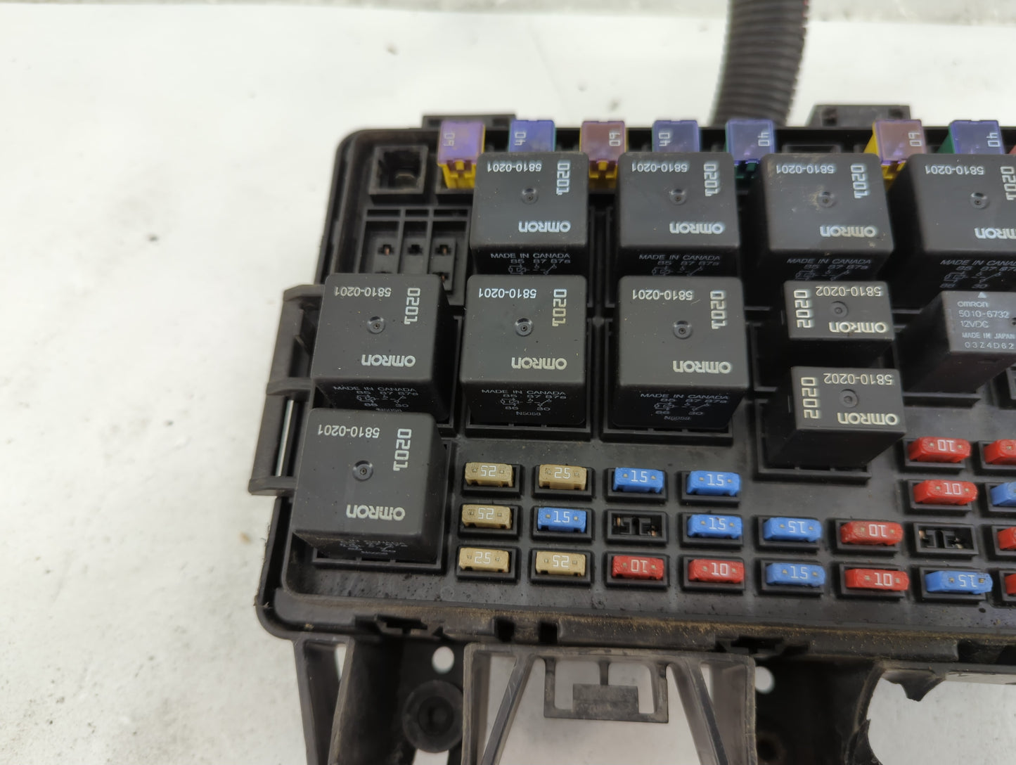 2005 Chevrolet Uplander Fusebox Fuse Box Panel Relay Module Fits OEM Used Auto Parts - Oemusedautoparts1.com
