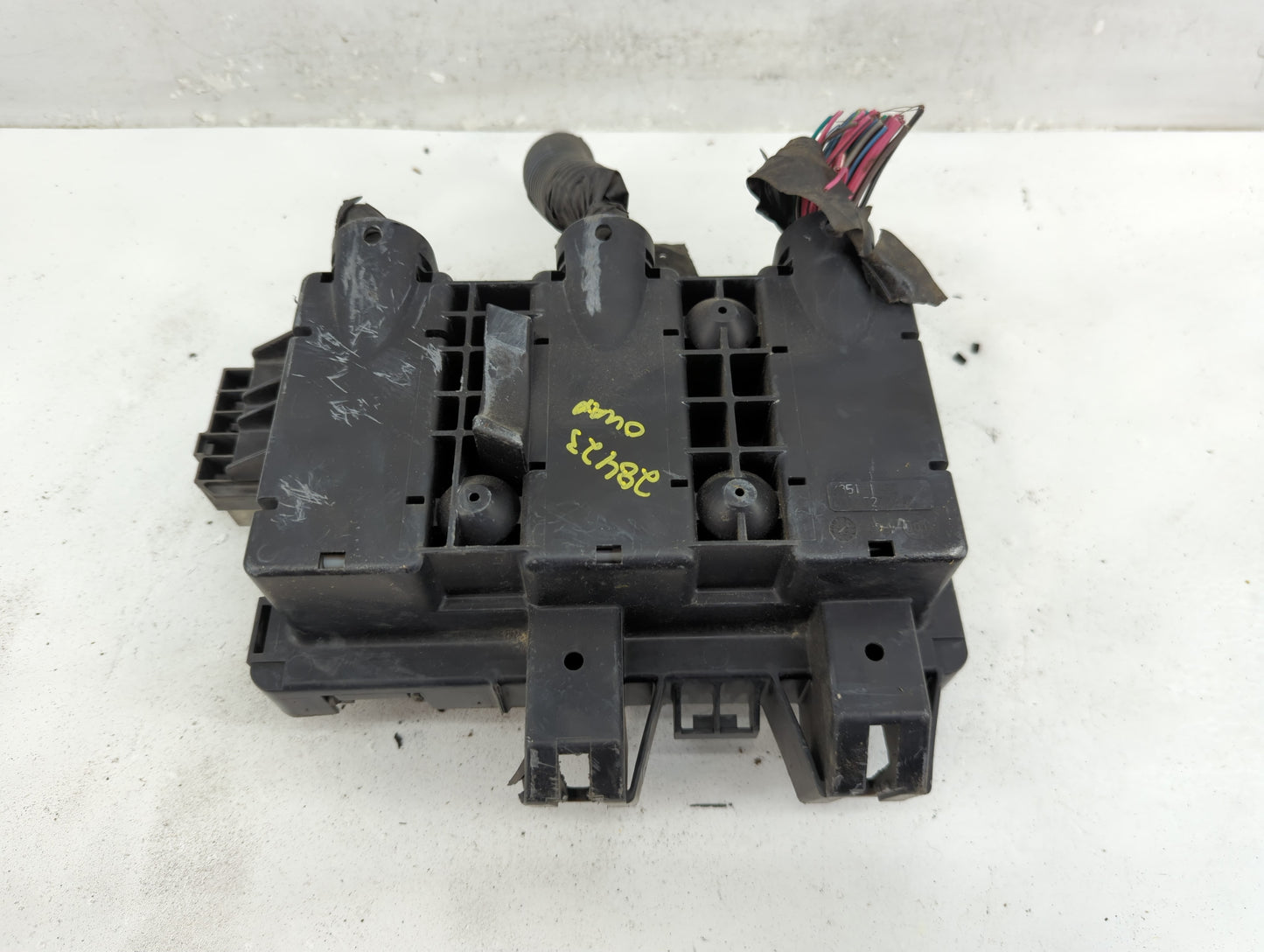 2005 Chevrolet Uplander Fusebox Fuse Box Panel Relay Module Fits OEM Used Auto Parts - Oemusedautoparts1.com