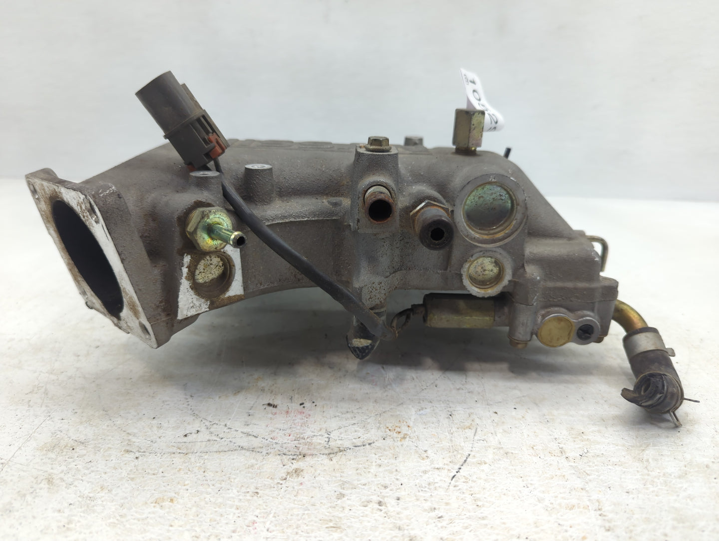 2005-2010 Chrysler 300 Air Intake Manifold P/N:B304001 Fits Fits 2005 2006 2007 2008 2009 2010 OEM Used Auto Parts - Oemused